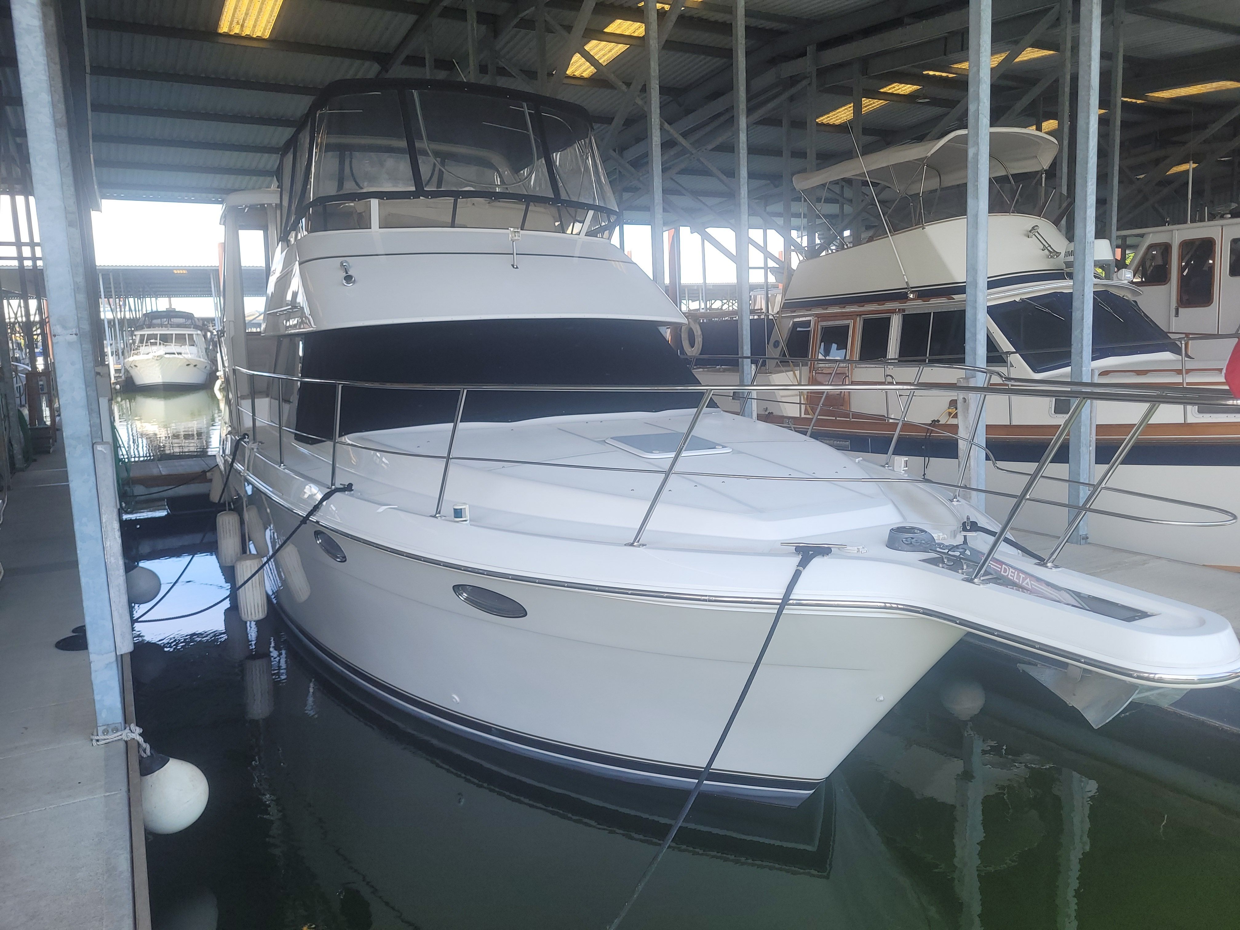 2000 Carver 356 Aft Cabin Motor Yacht - 4