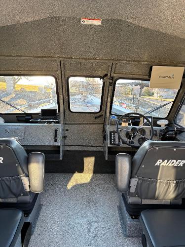2010 Raider 2284 Sea Raider Hardtop - 8