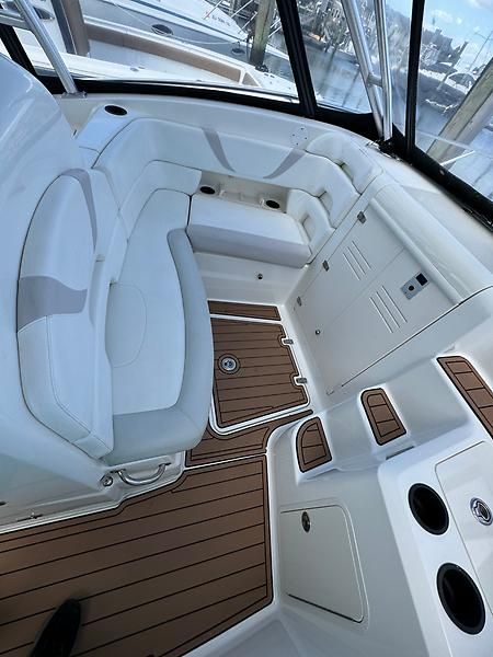 2006 Boston Whaler 32 Outrage Cuddy - 9
