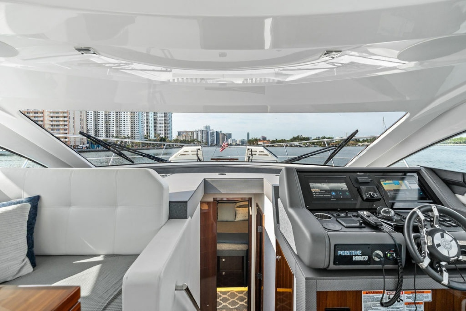 2022 Cruisers Yachts 46 CANTIUS - Image 30