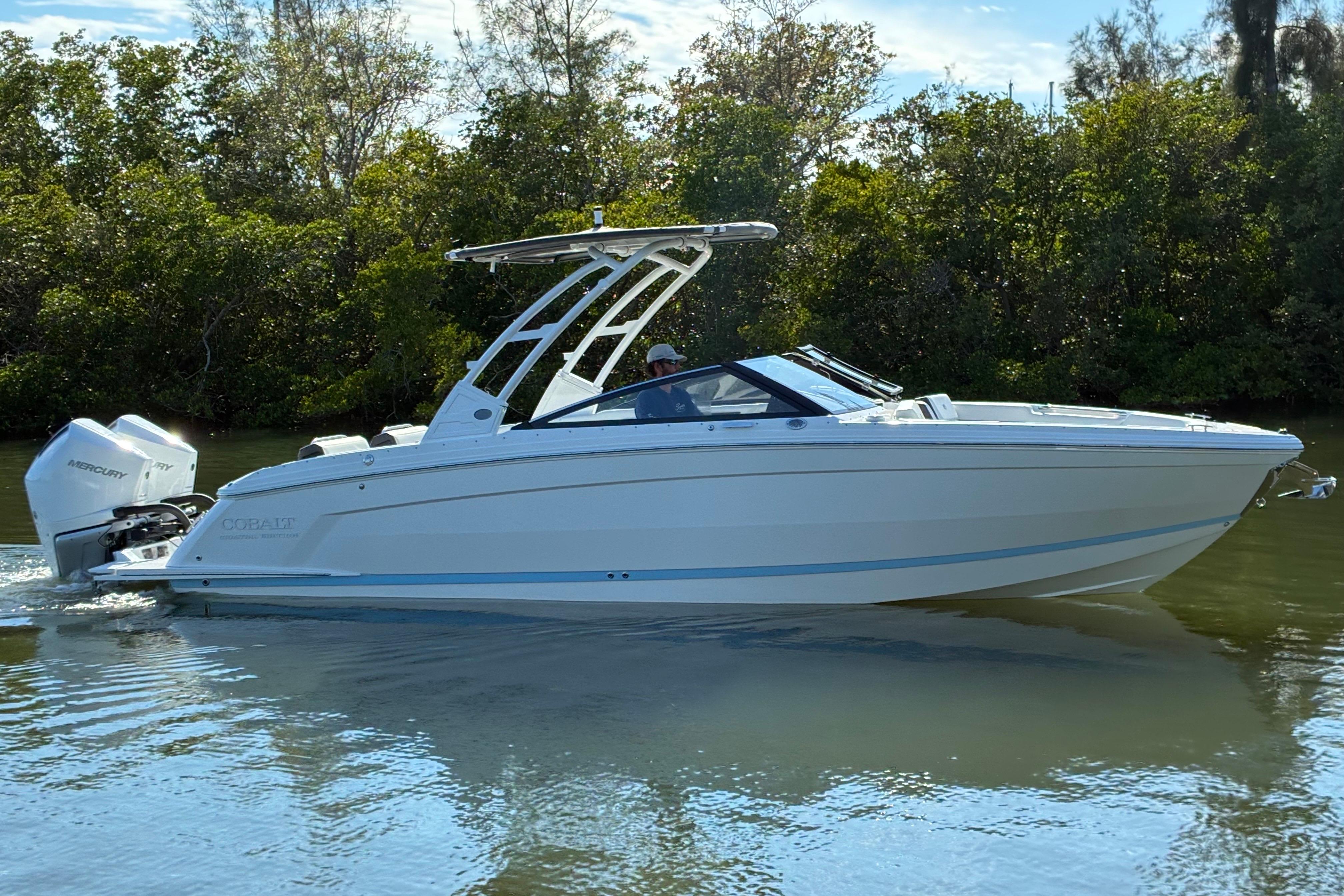 2026 Cobalt R8 Outboard