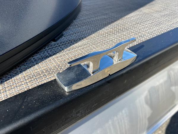 Close-up of a boat cleat on a 2023 Viaggio Lago 22U Tri Toon.