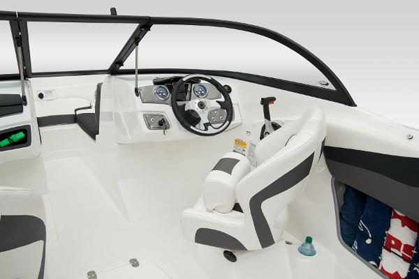 2025 Tahoe 200 S - 43