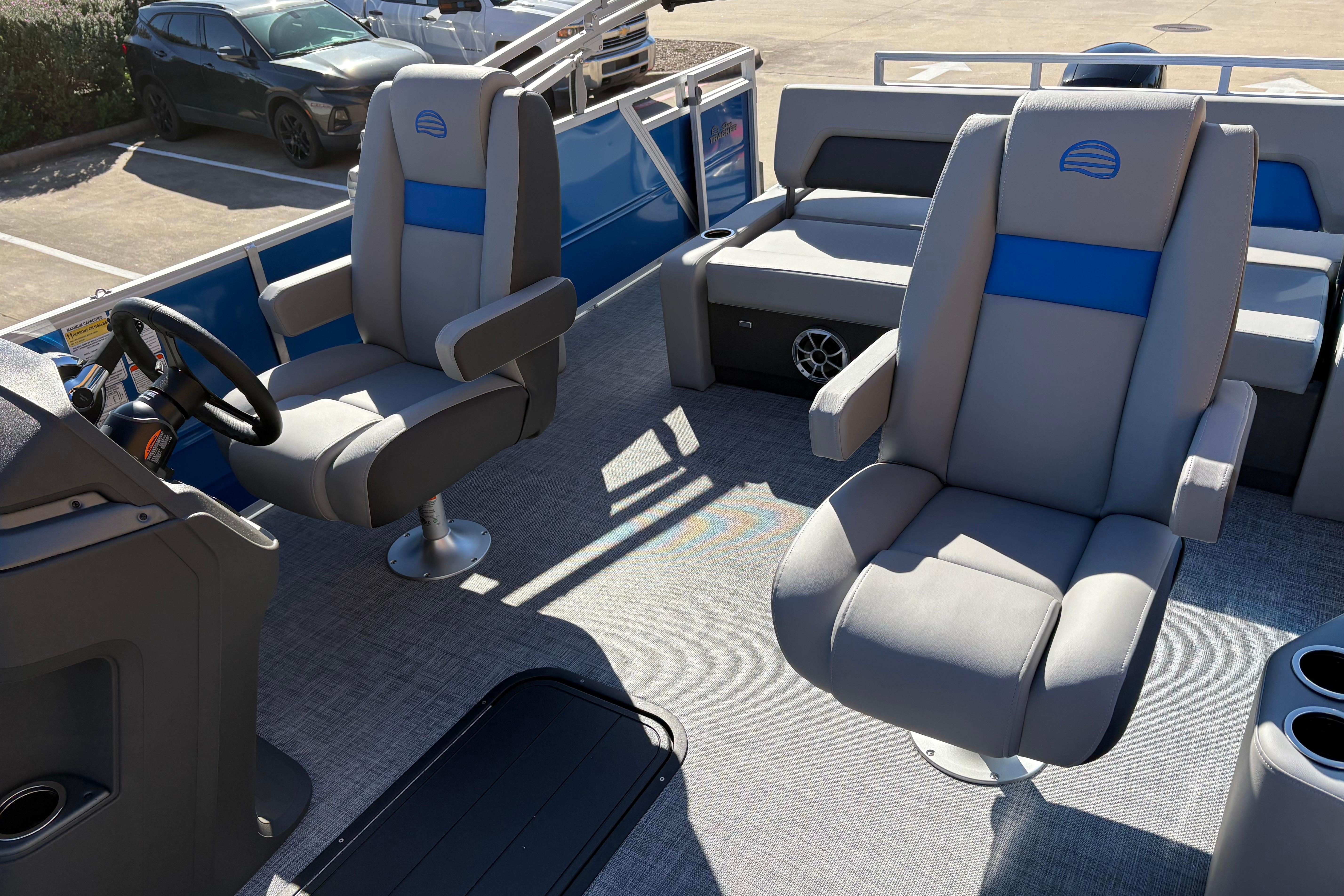 2026 Sun Tracker Party Barge 22 RF XP3 interior with plush seating and modern design.