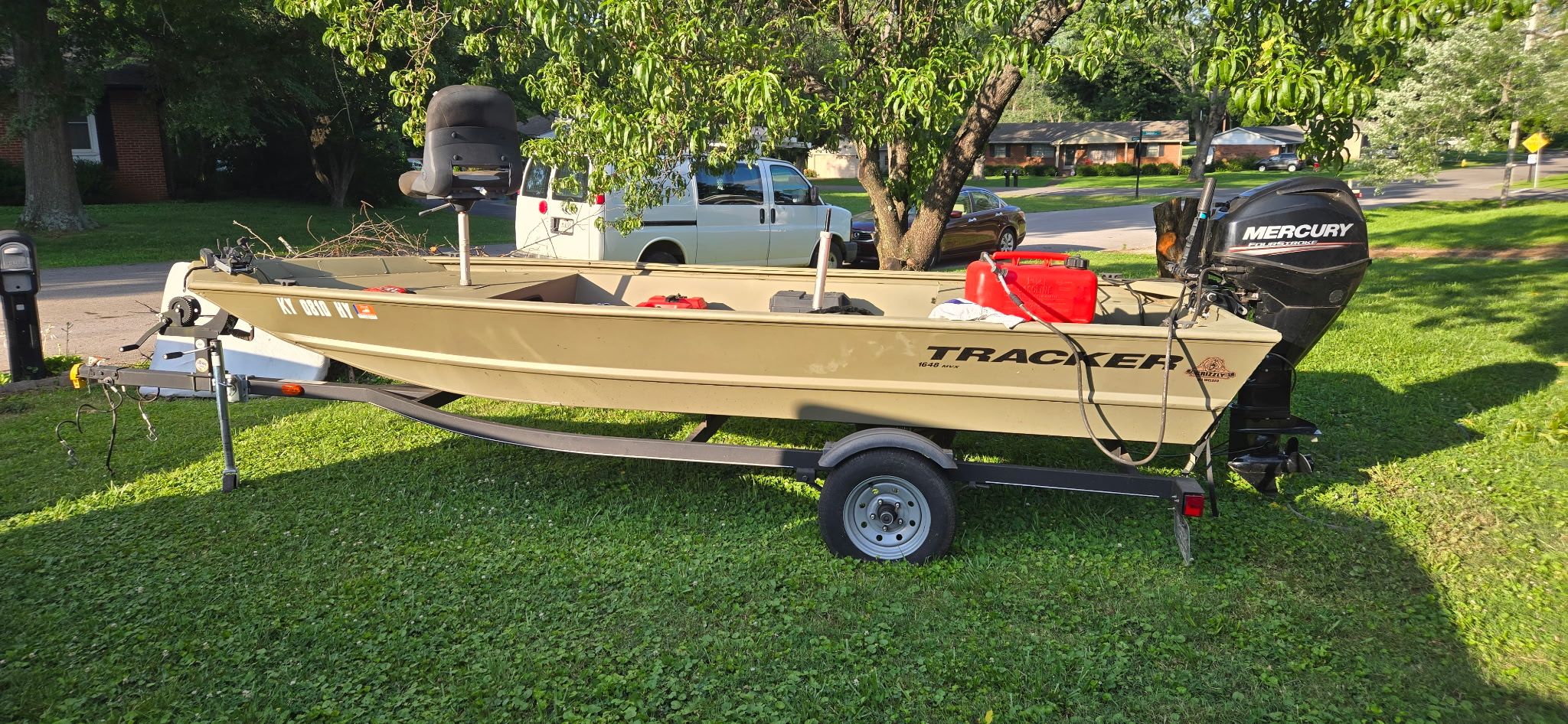 2018 Tracker Grizzly 1648 Jon