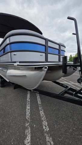 2026 Bentley Pontoons BENTLEY BOLT With 150Hp Mercury Four-Stroke Motor - 49