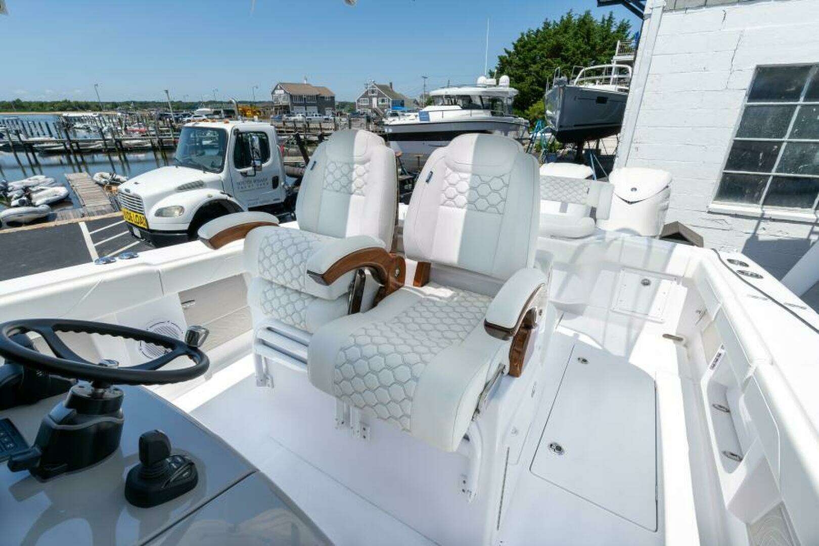 2027 Jupiter 340LS - Image 12