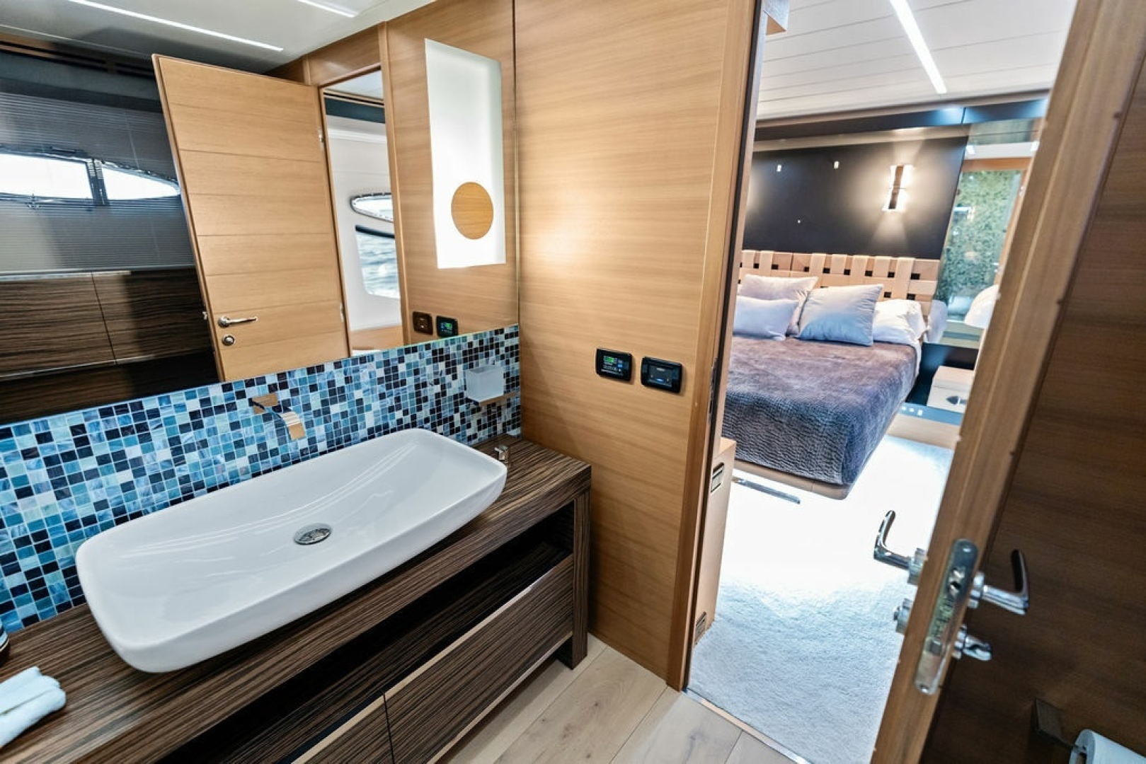 2012 Pershing 92 - Image 34