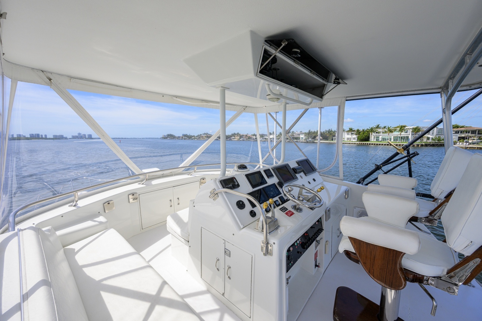 1992 Hatteras 46 Convertible - Image 12