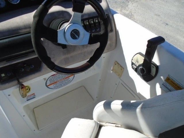 2000 Chaparral Sunesta 232 - 11