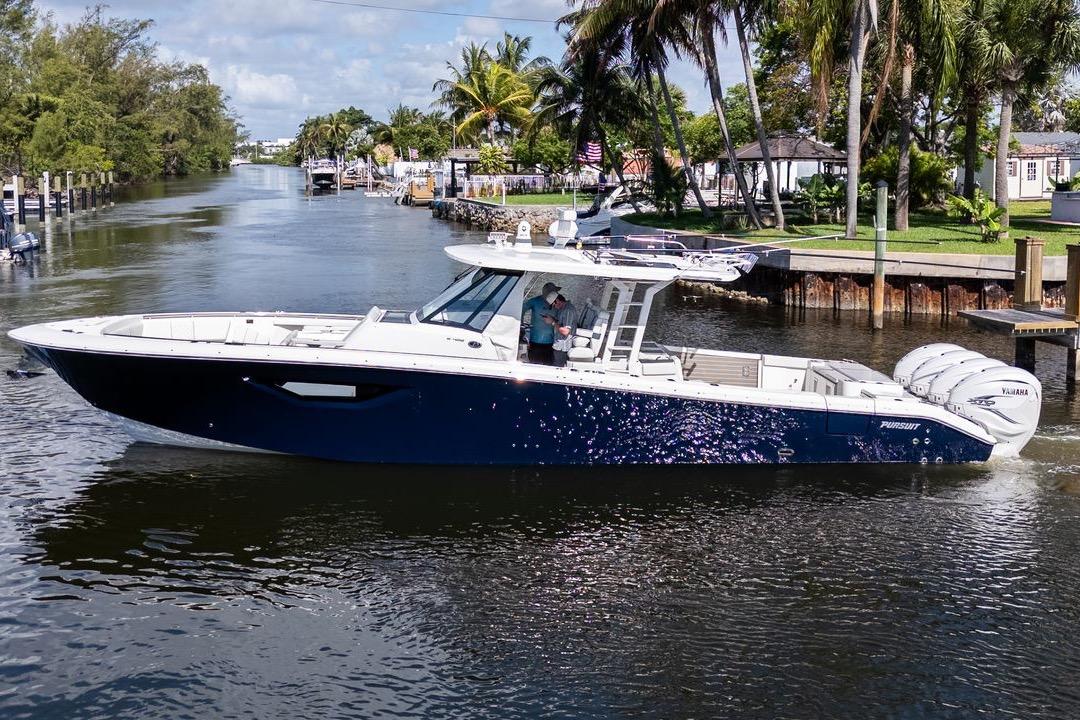 2023 Pursuit S 428 Sport