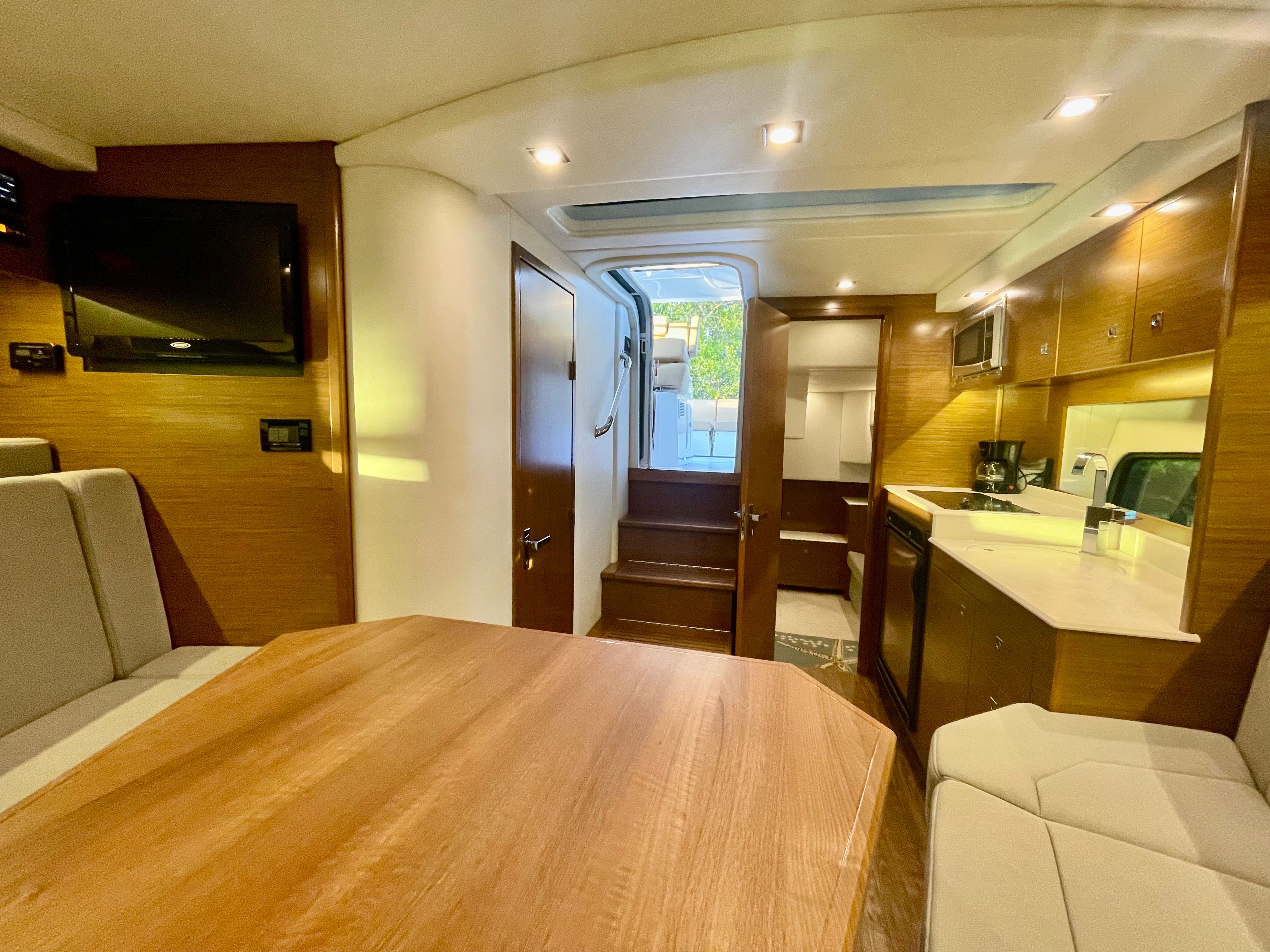 2016 Cruisers Yachts 390 Express Coupe - 27