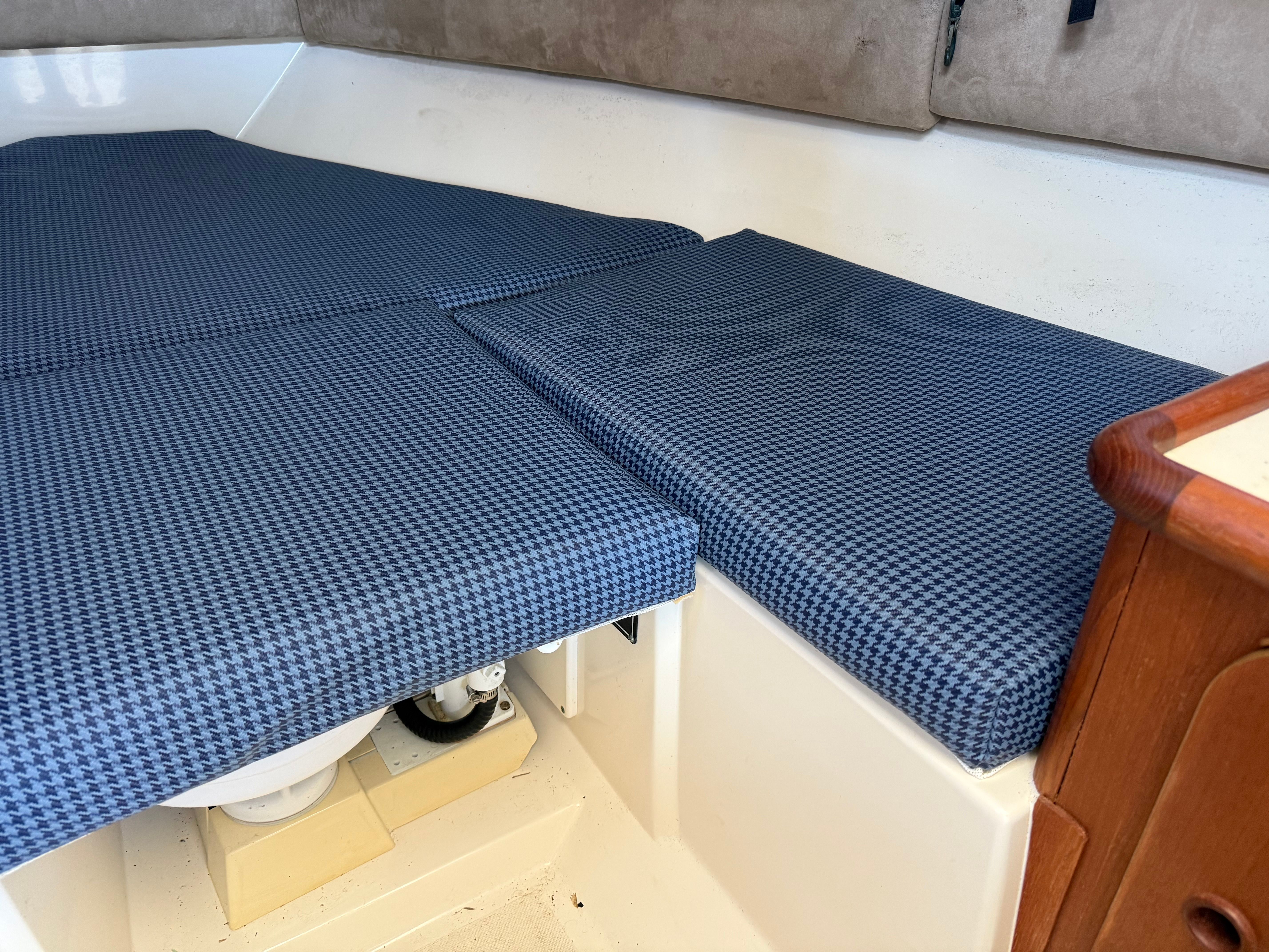 2005 Pursuit 2570 Offshore - 37