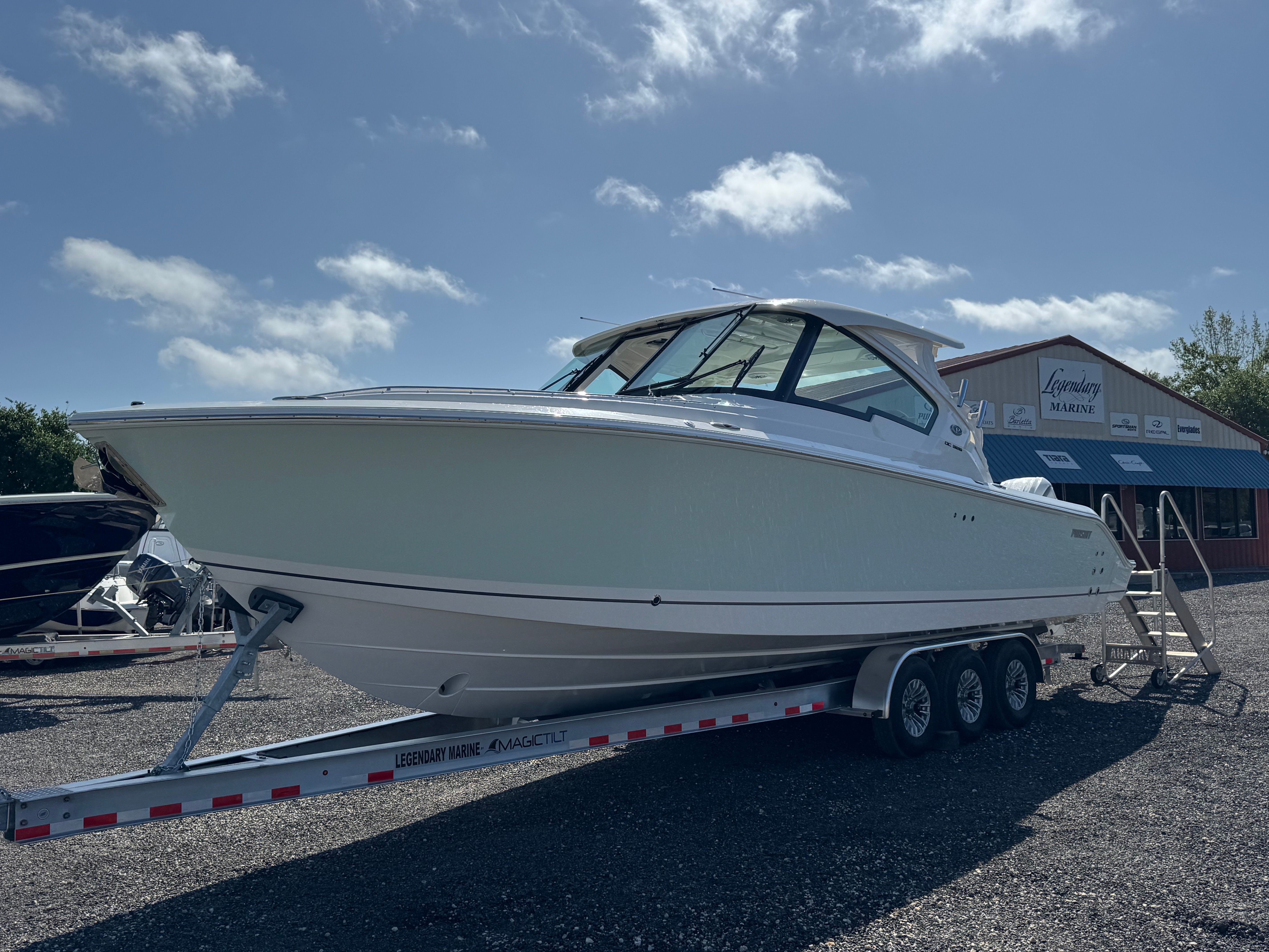 2026 Pursuit DC 326 Dual Console