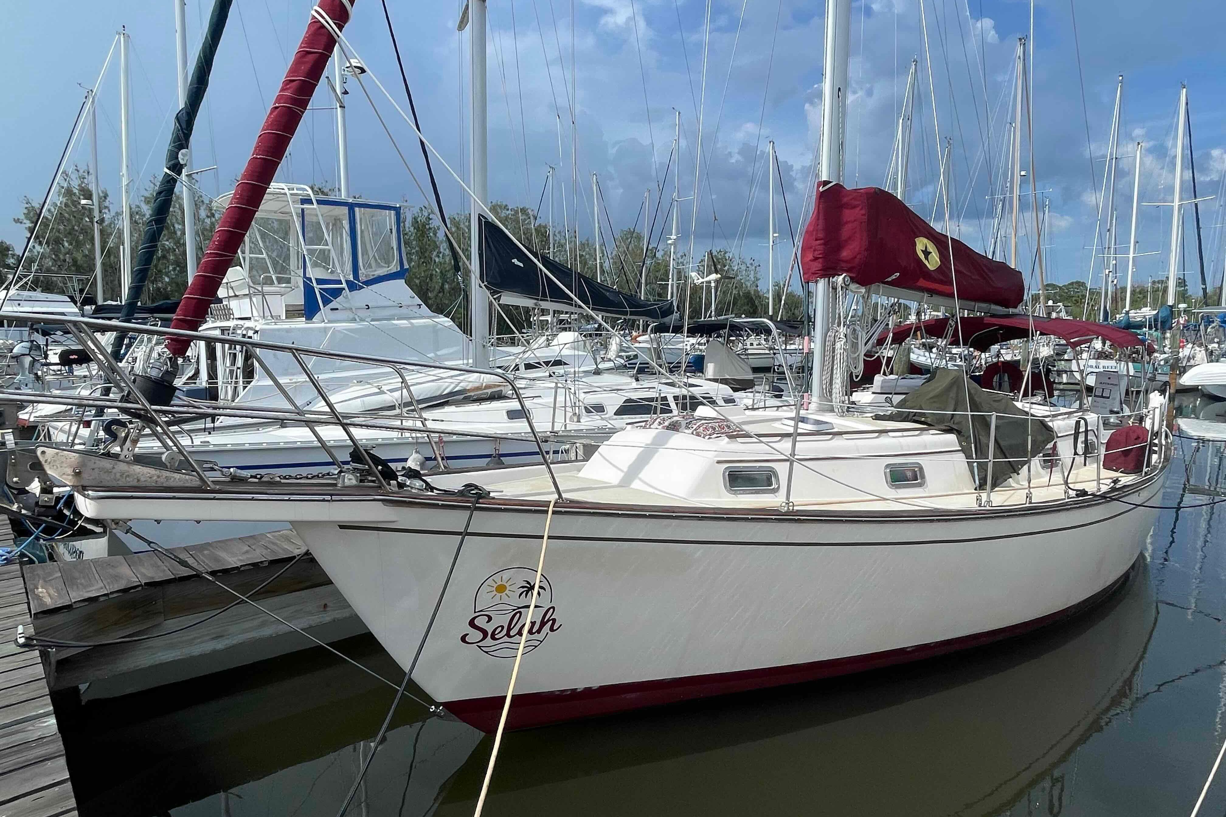 1989 Island Packet 35