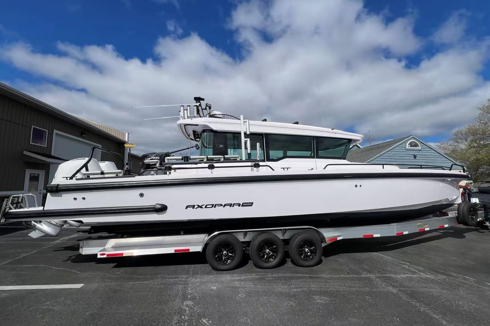 2022 Axopar 37 XC Cross Cabin