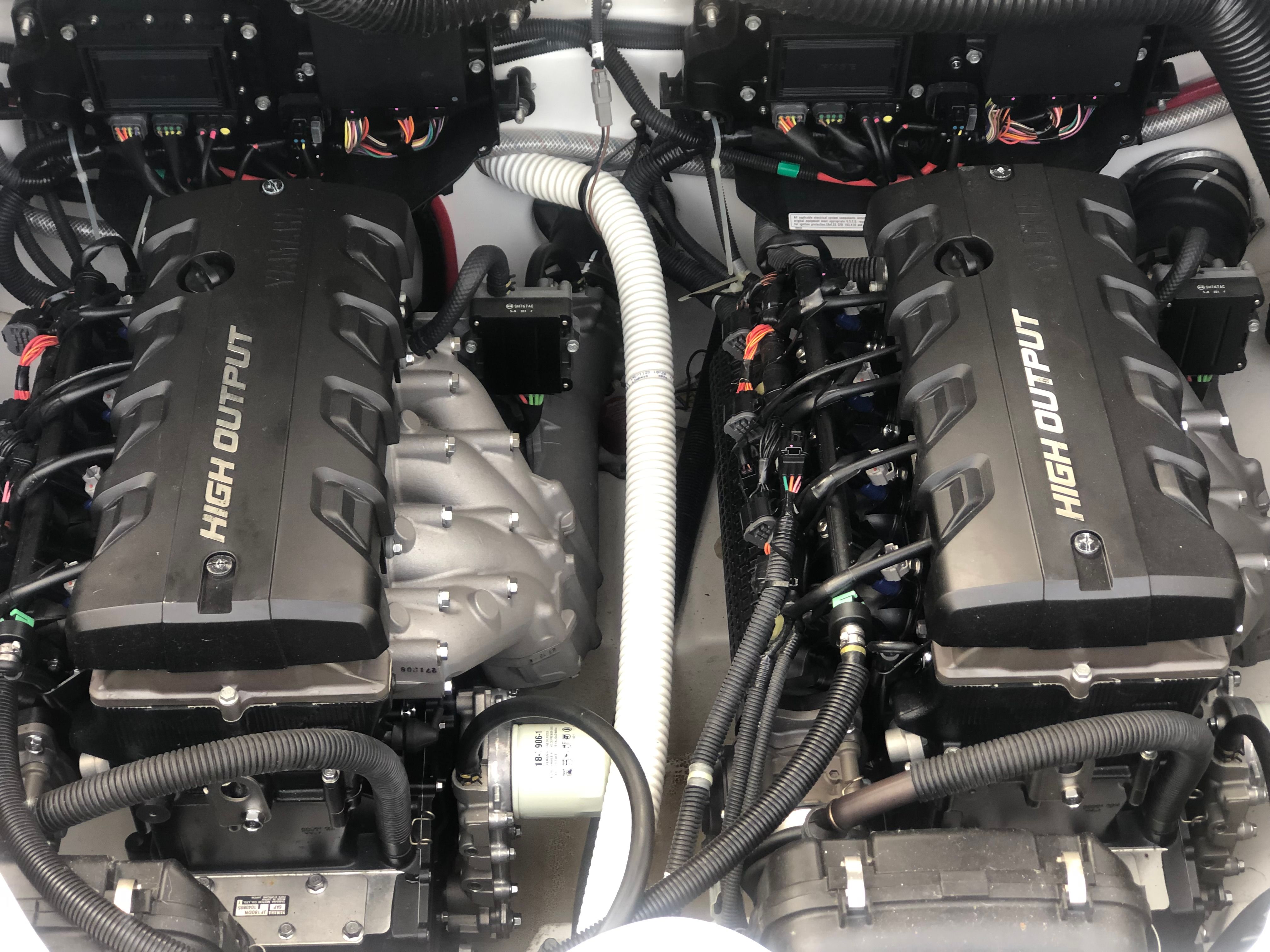 2016 Yamaha Boats 212X - 12