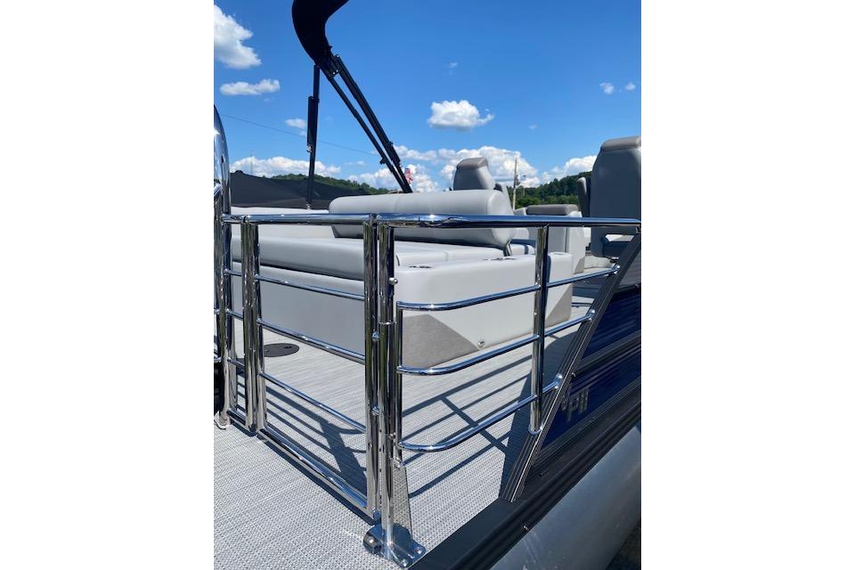 2026 Manitou 23 AURORA RF VPII 575 pontoon boat with sleek chrome railing.