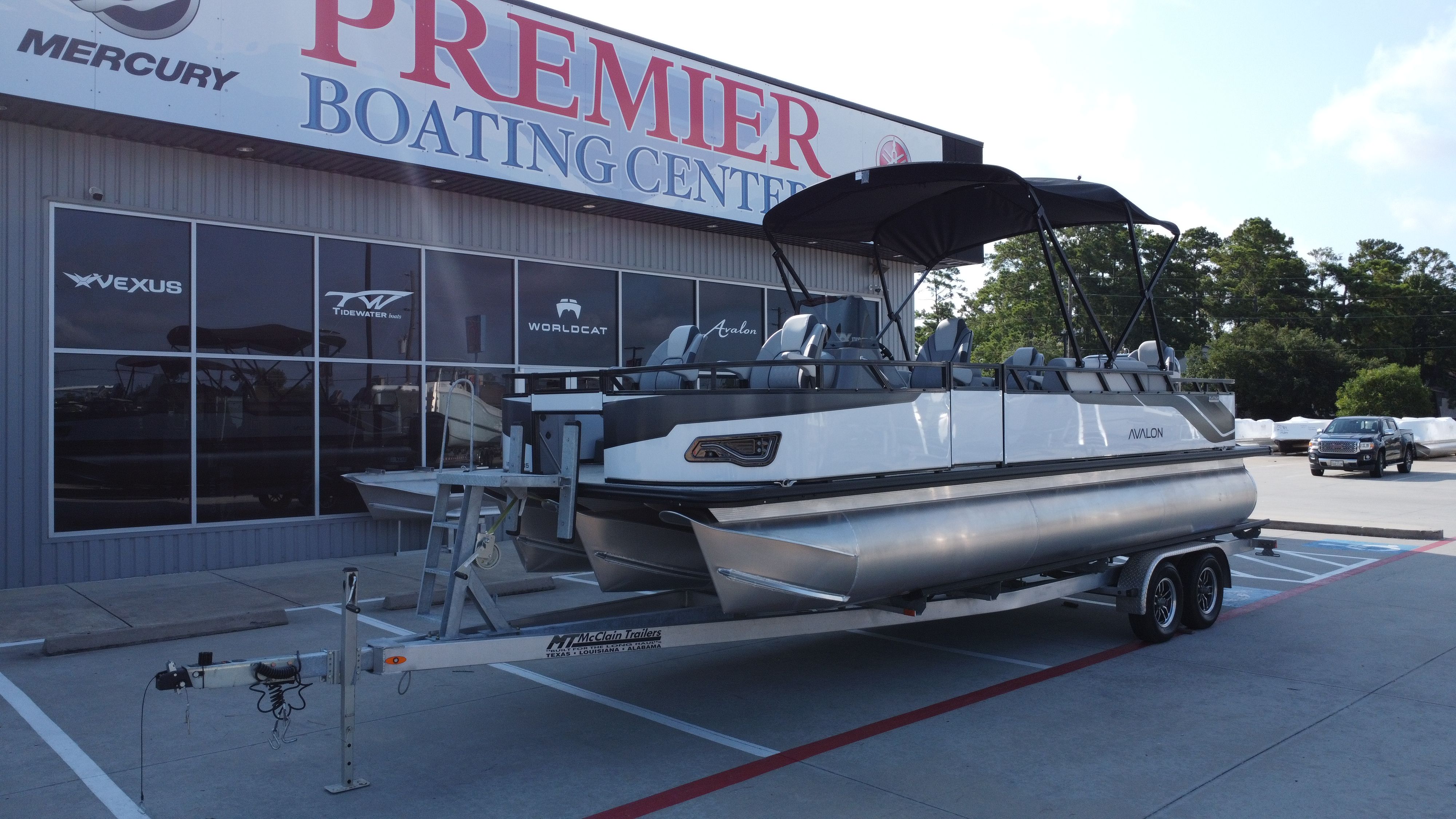 2025 Avalon Venture 85 Center Console Fish - 23' - 5