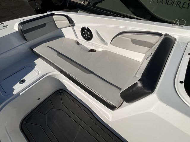2023 Hurricane SunDeck Sport 205 OB - 9