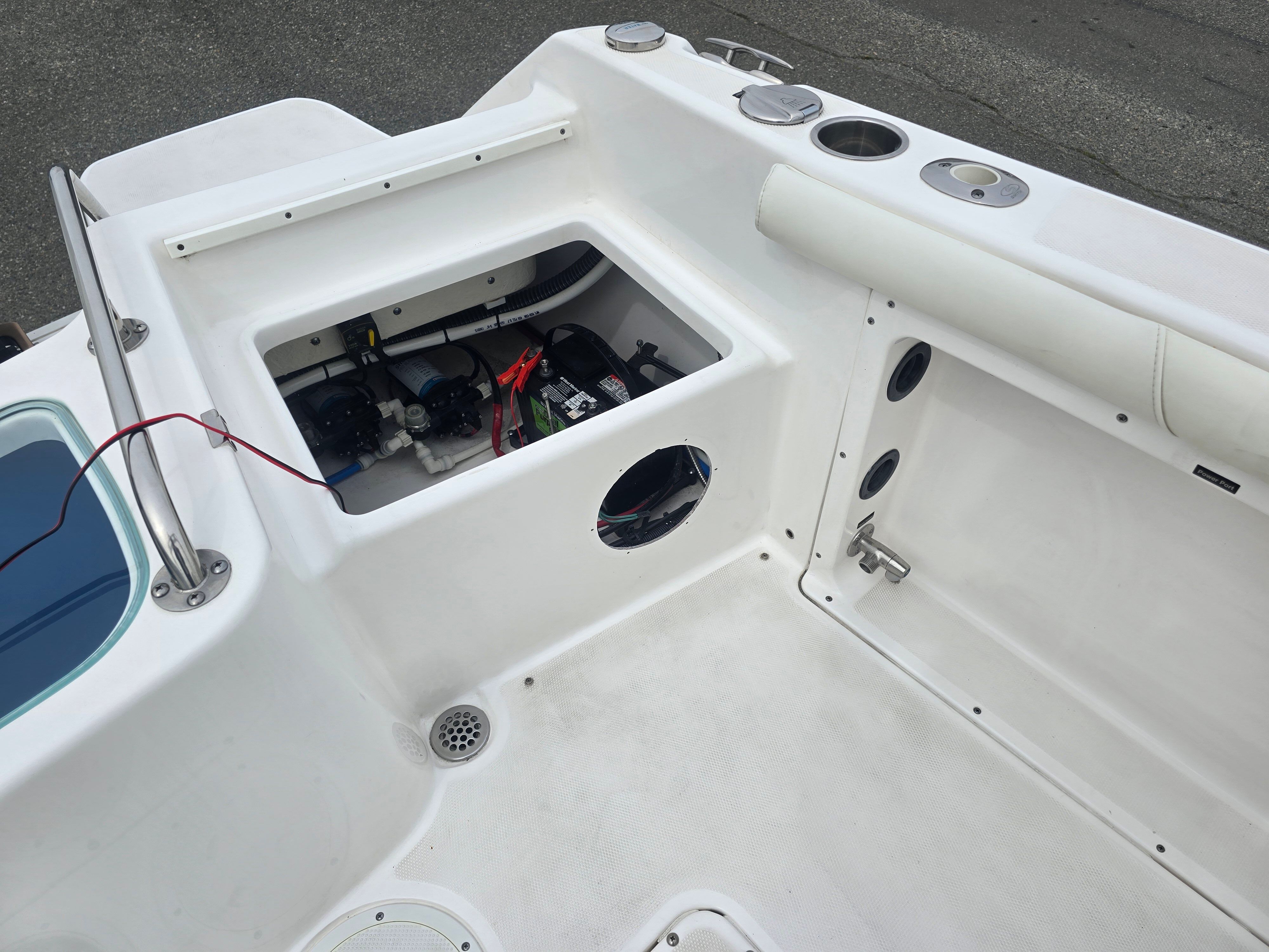 The image shows the cockpit of a 2017 Everglades 230 Dual Console boat.