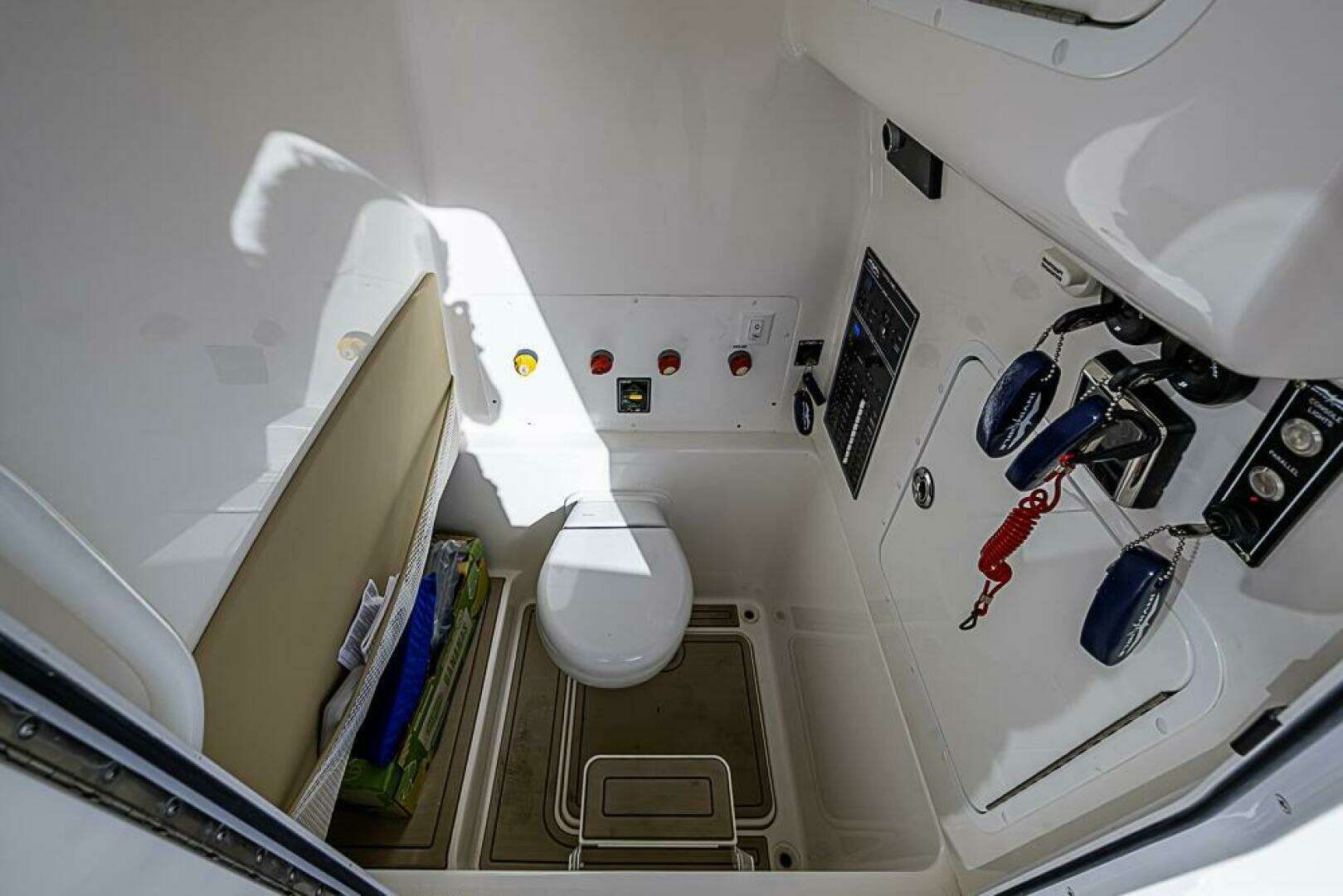2023 Invincible 33 Open Fisherman - Image 15