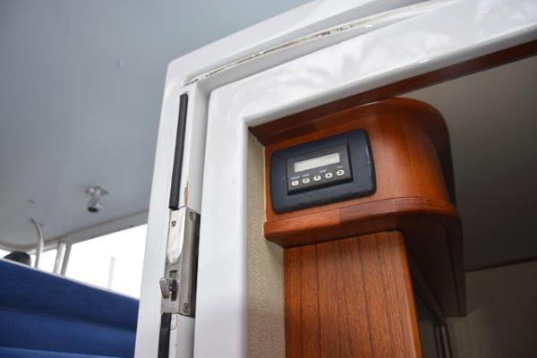 Bridge deck A/C control & sliding cabin door