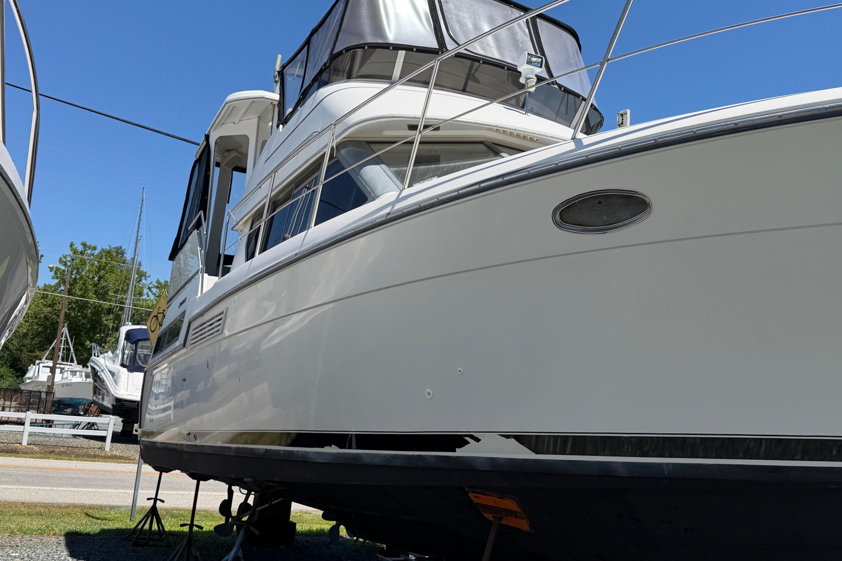 1995 Carver 356 Aft Cabin Motor Yacht on display under clear blue sky.