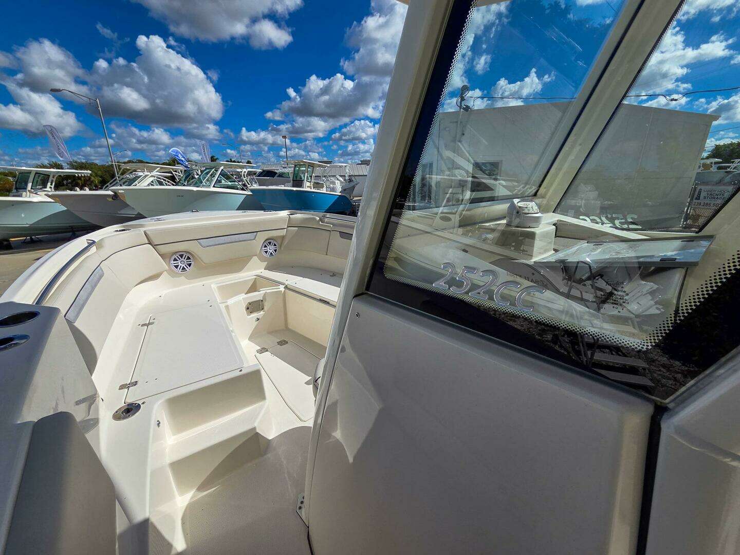 2026 Sailfish 252 CC - Image 15