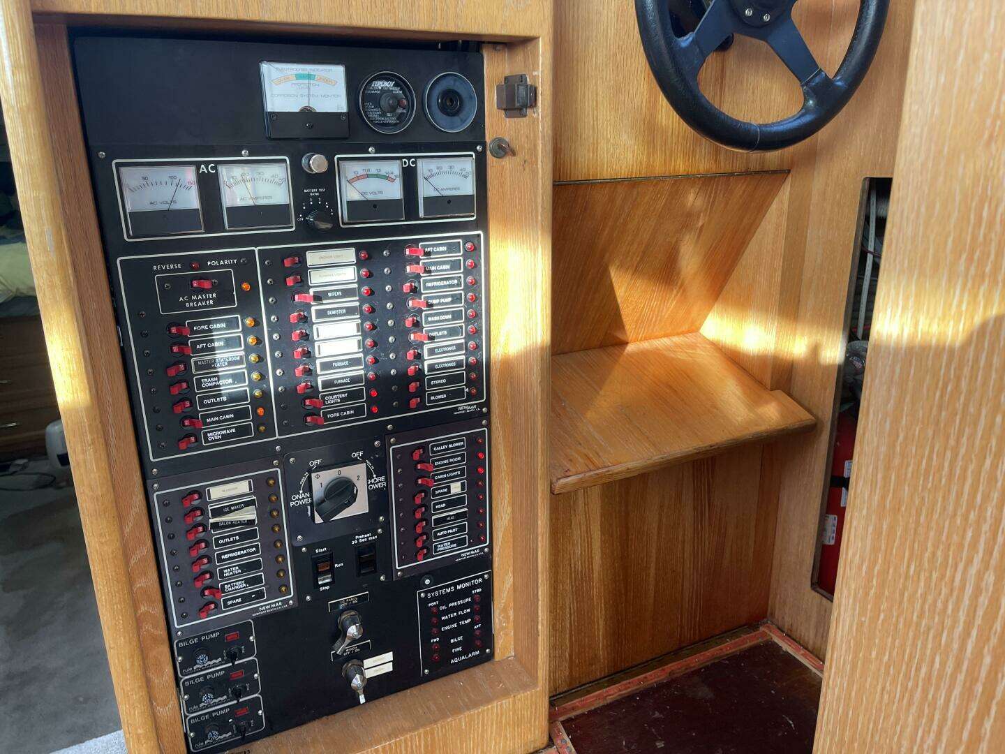 1988 Tollycraft EY440 - Image 33