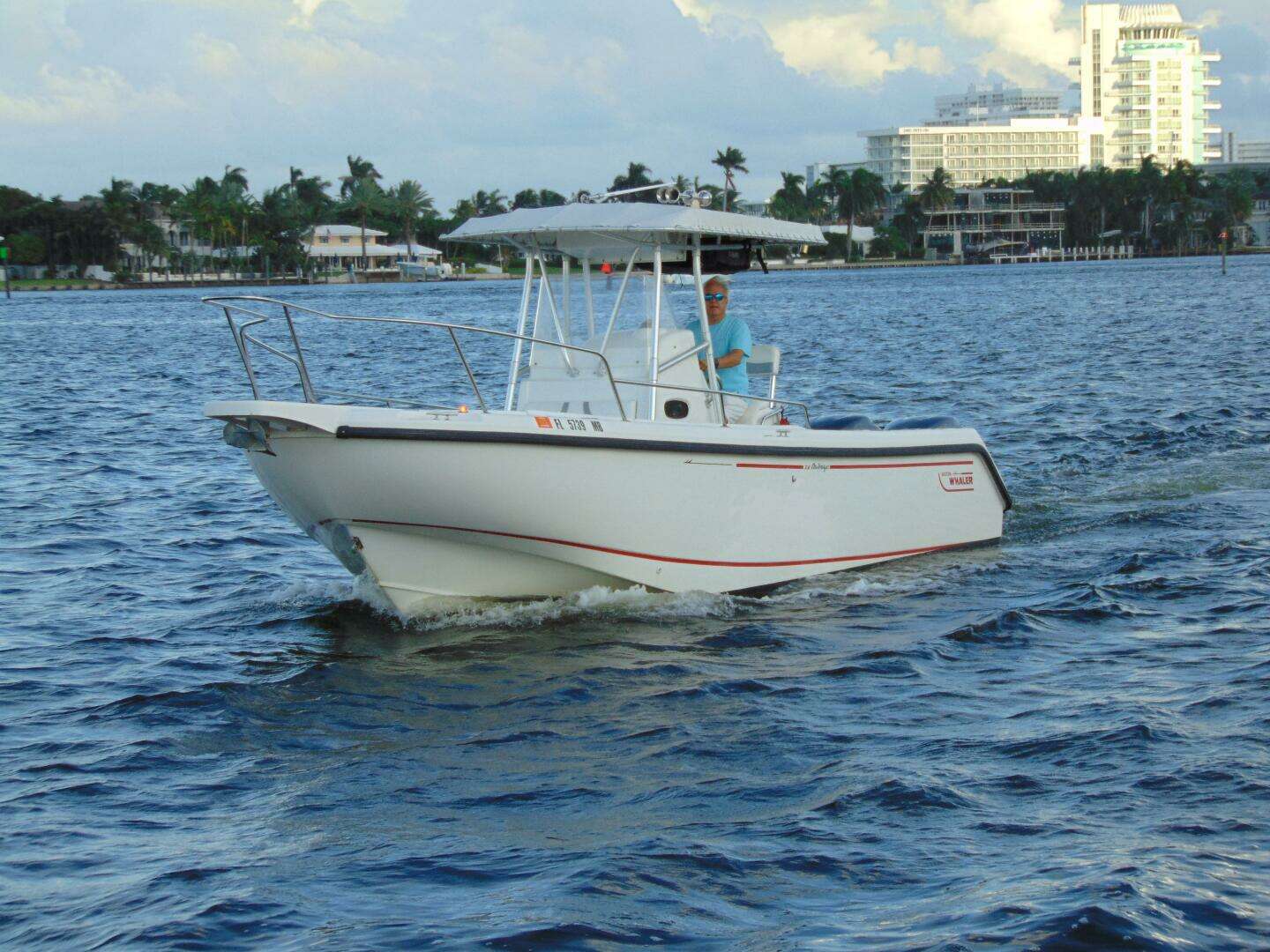 2001 Boston Whaler 26 Outrage - Image 2