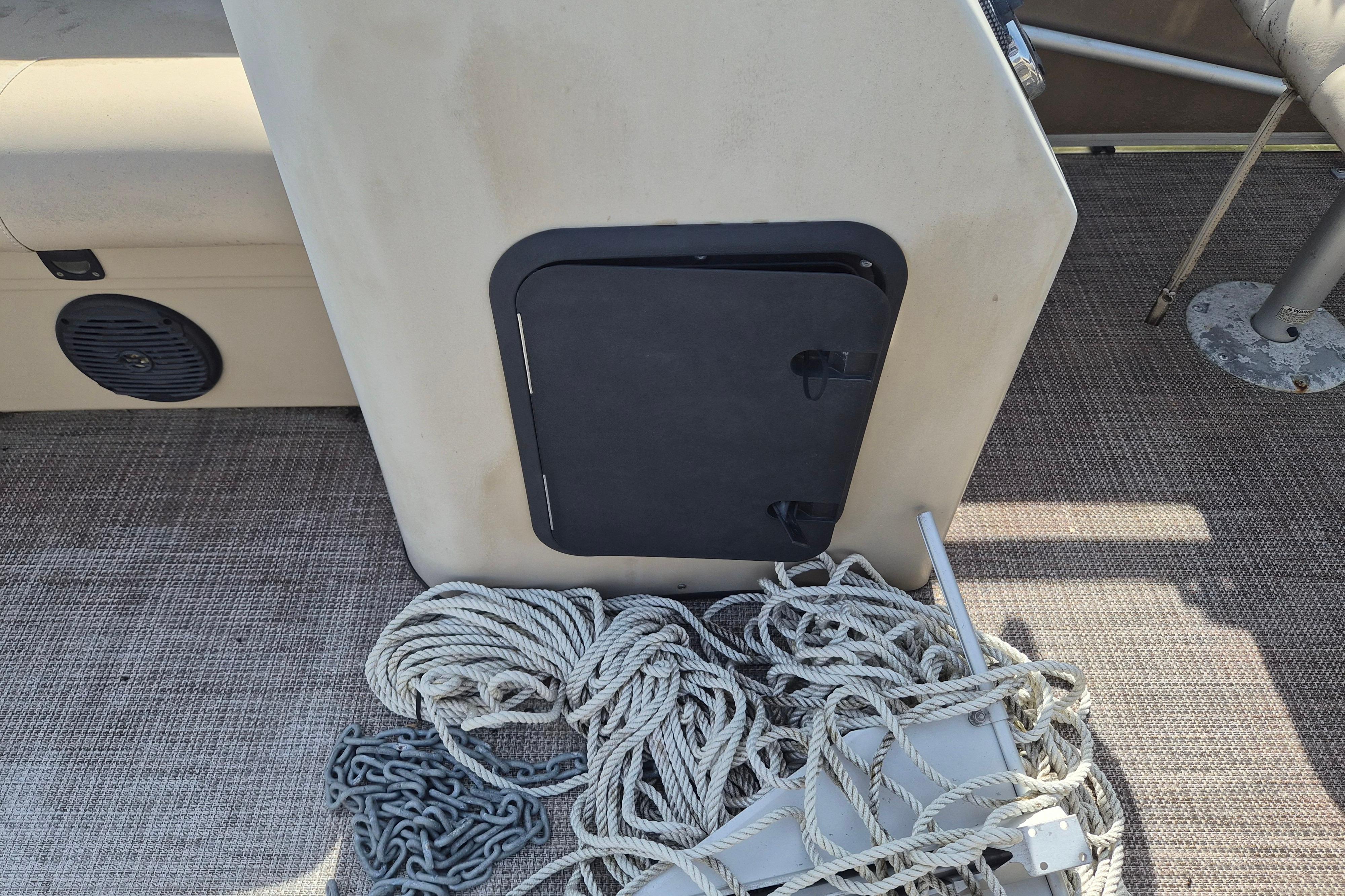 2004 Bentley Pontoons 180 CRUISE deck with ropes, chain, and storage compartment.