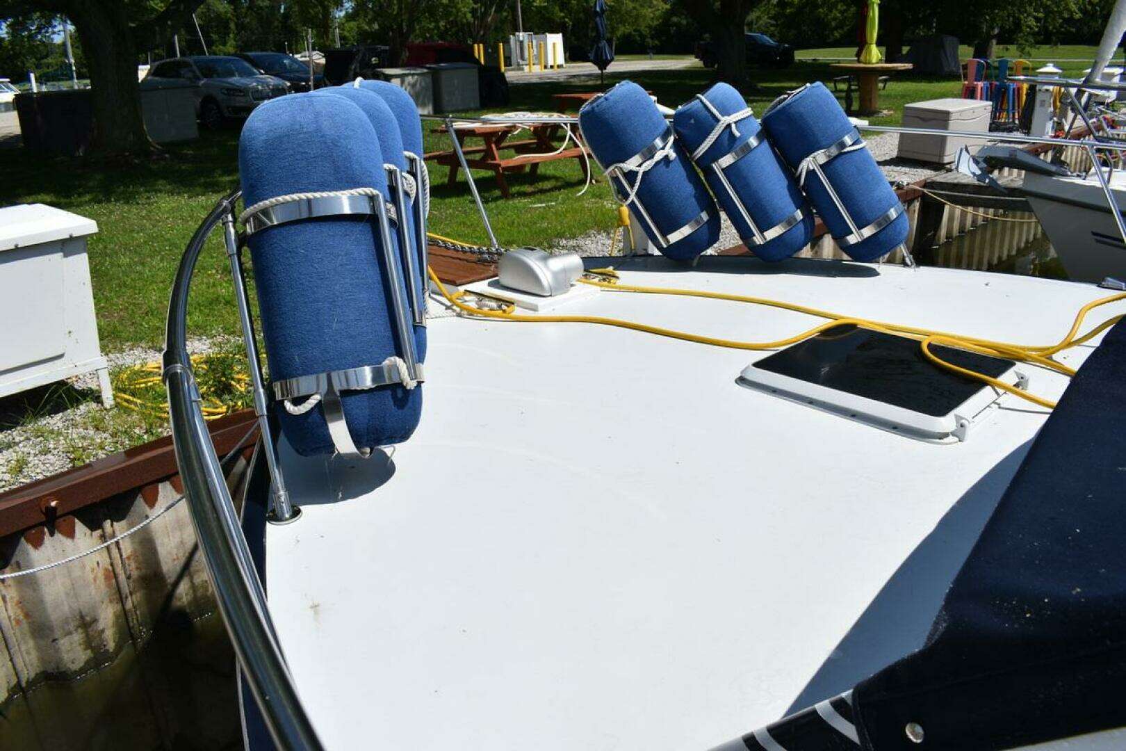 1985 Marinette 39 Double Cabin - Image 7