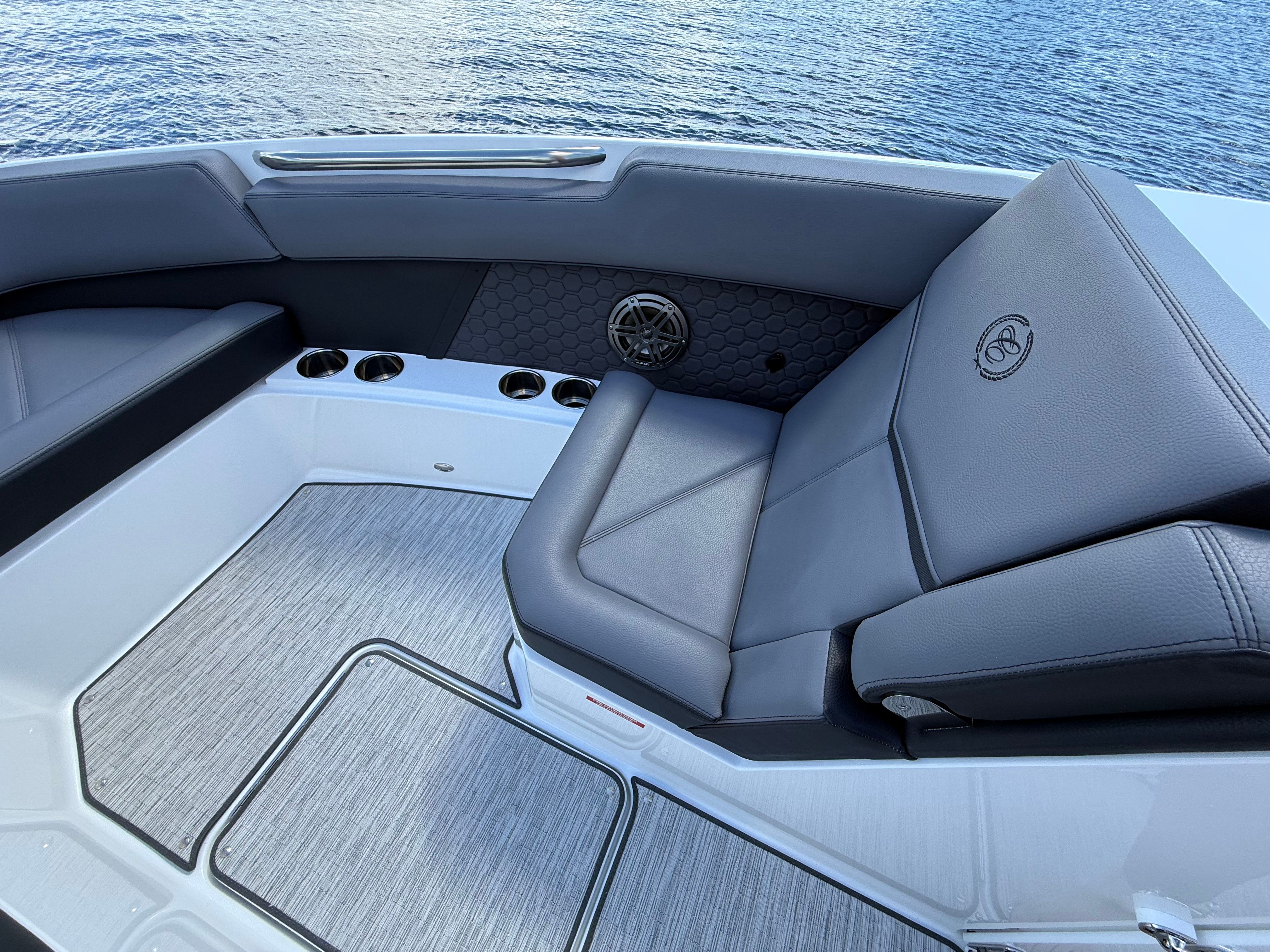 2026 Cobalt R8 Surf - 10