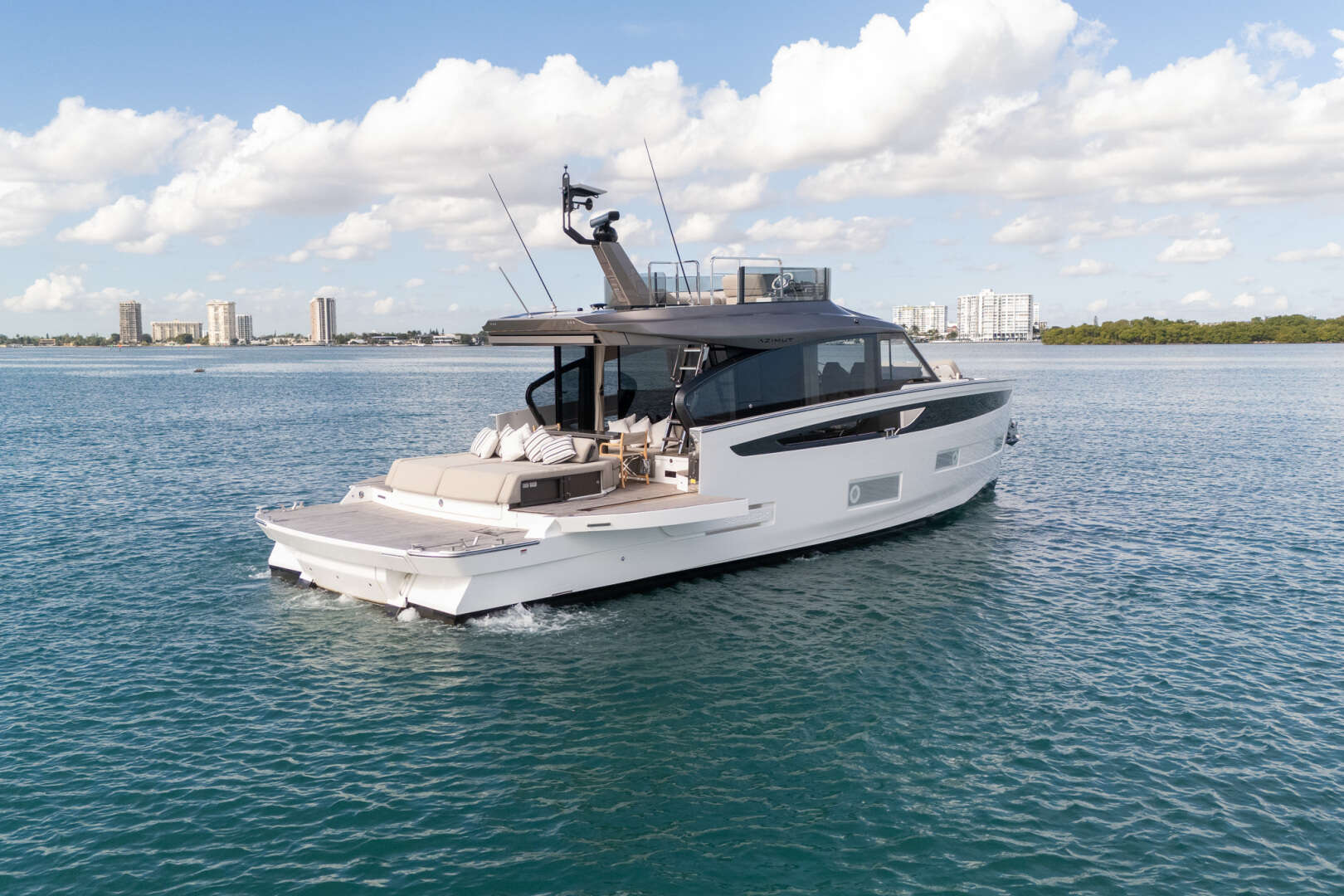 2026 Azimut Seadeck 6 - Image 8