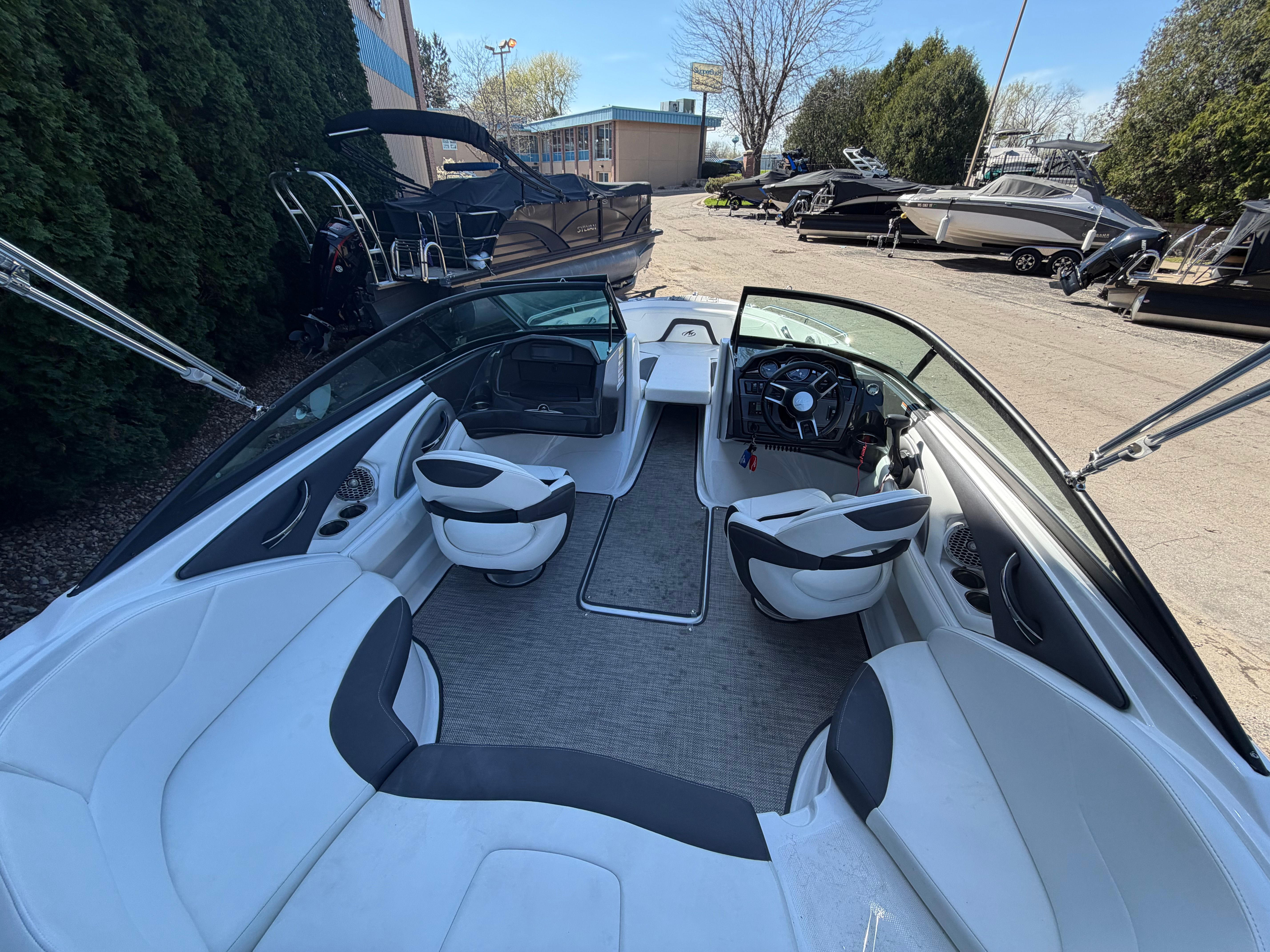 2019 Monterey 224FS - 20