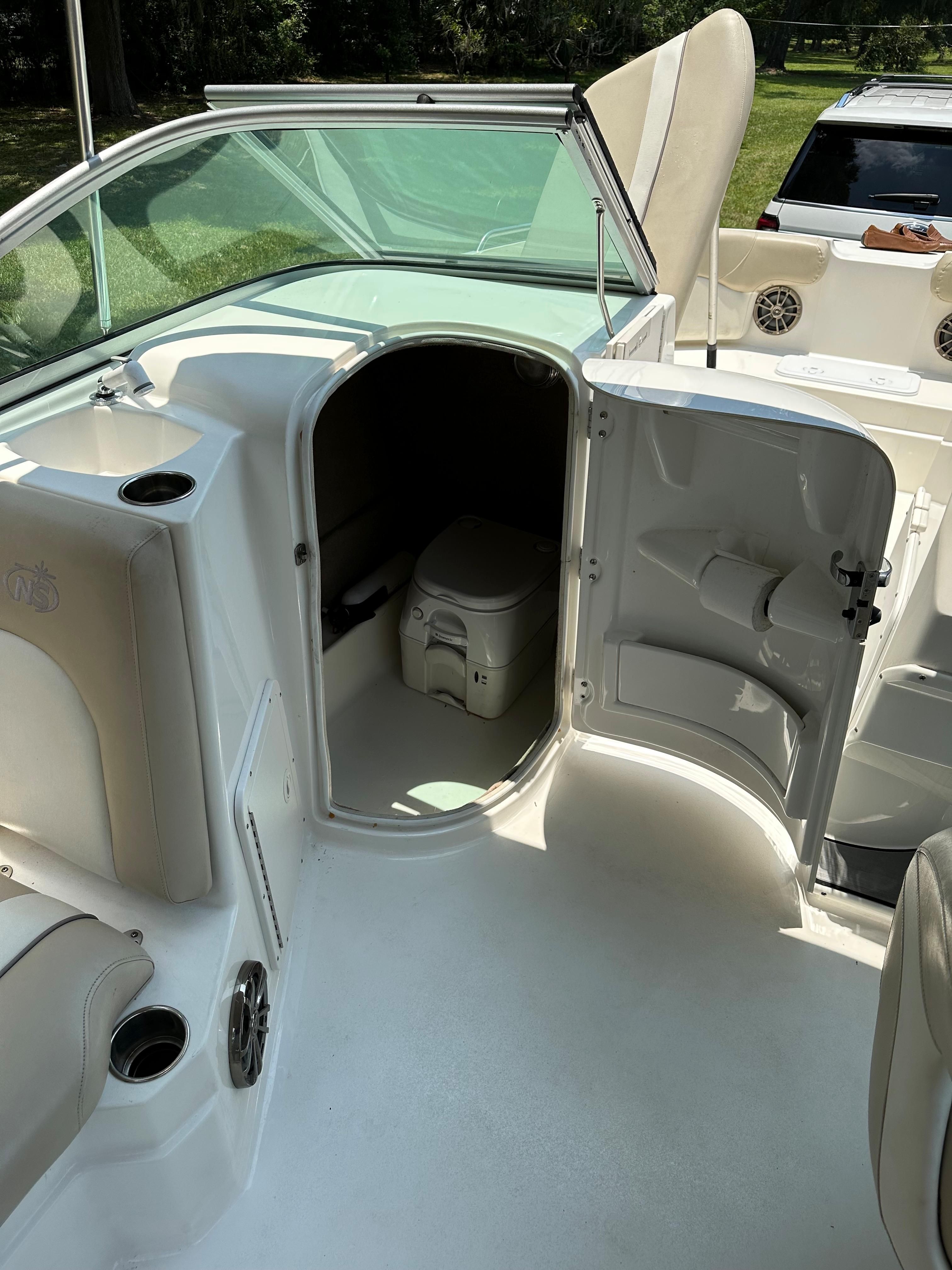 2017 NauticStar 223DC Sport Deck - 10