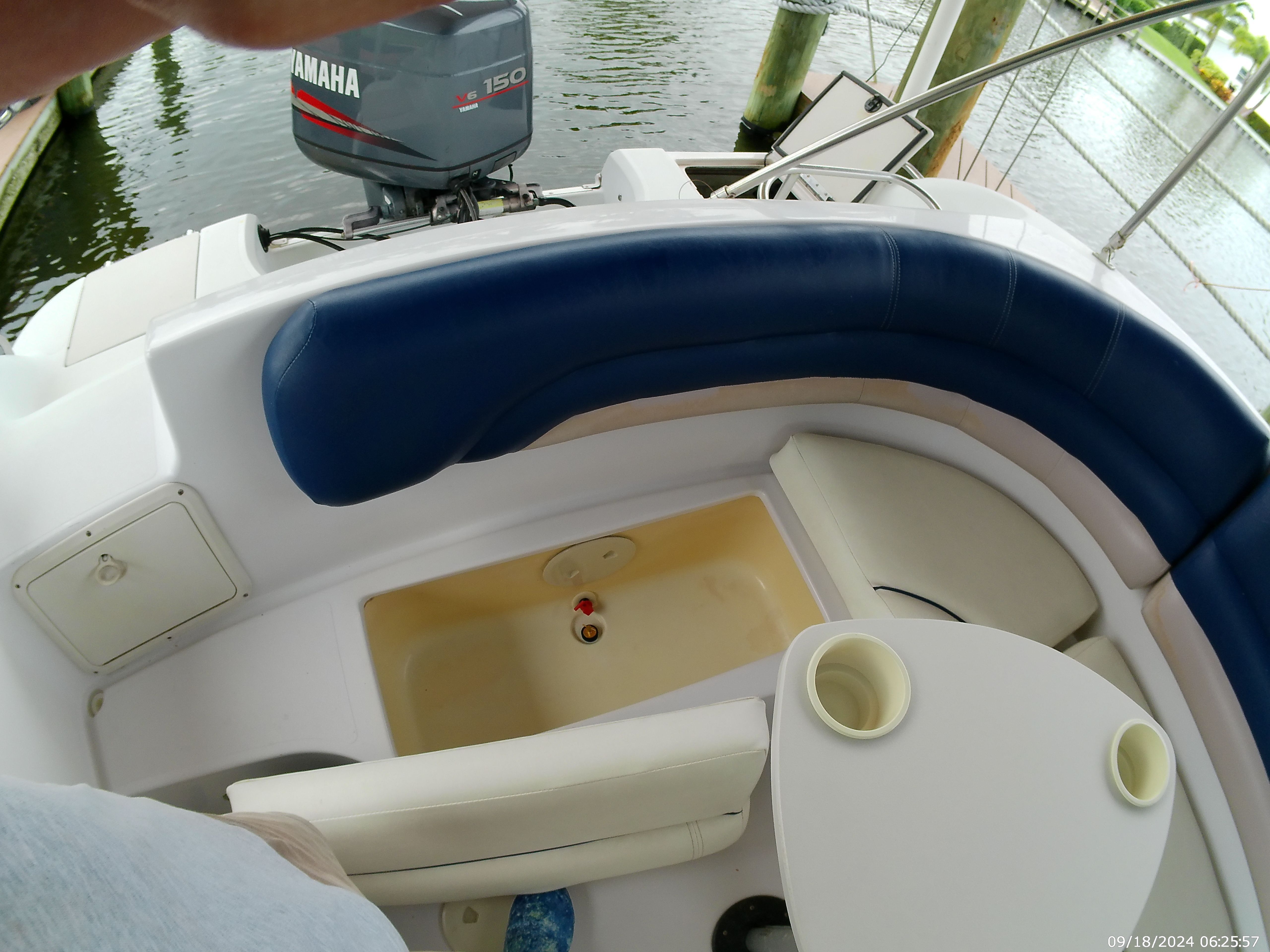2000 Godfrey / Hurricane Sundeck 237 I/O - 22