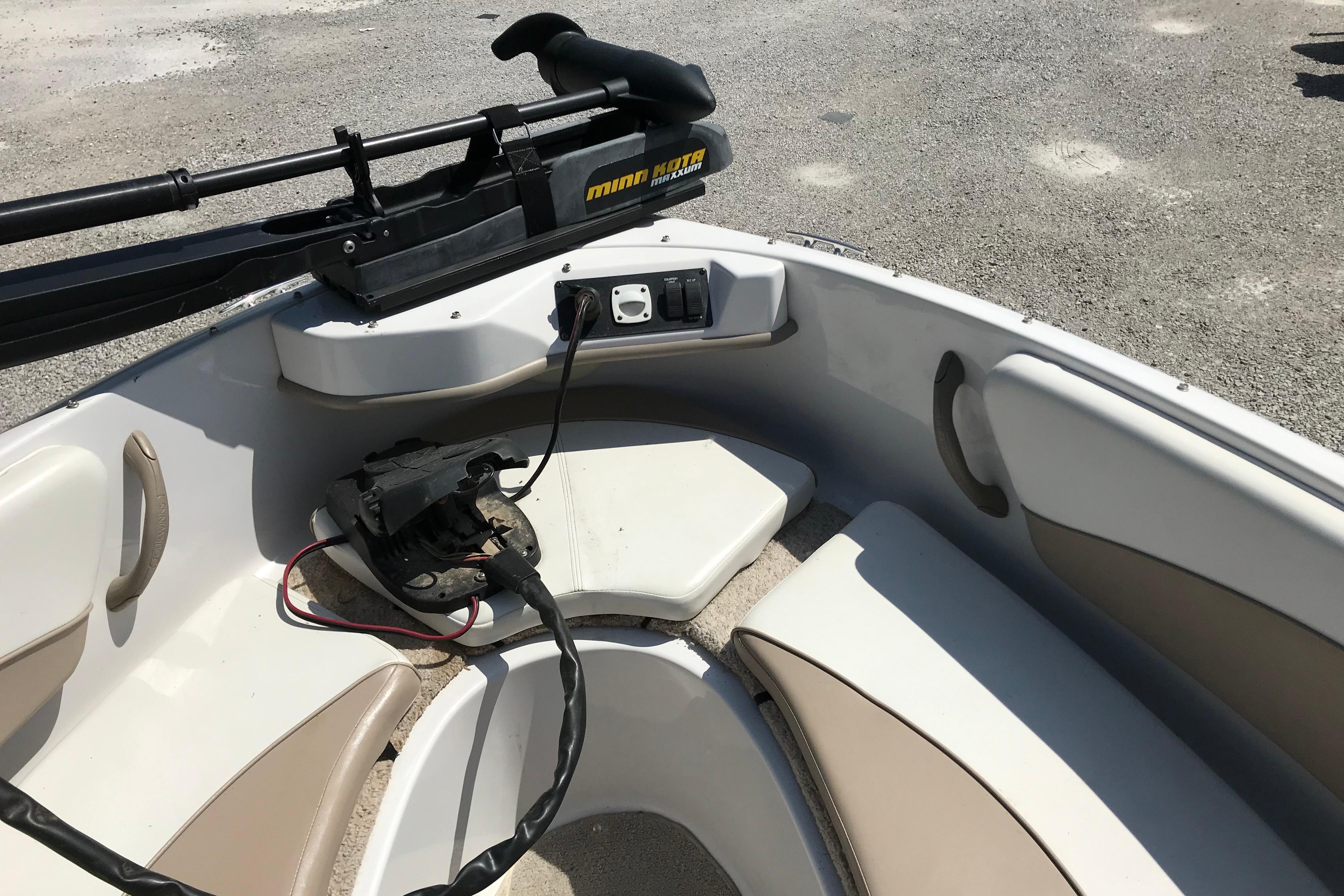 2005 Four Winns 180 Horizon FS boat interior with Minn Kota trolling motor.