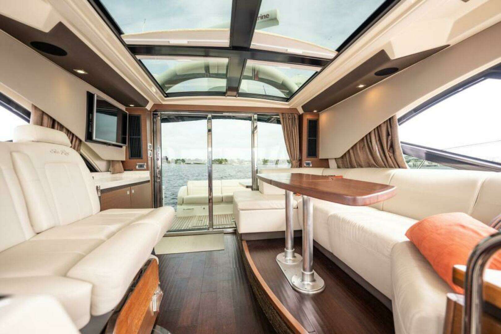 2015 Sea Ray 510 Sundancer - Image 7