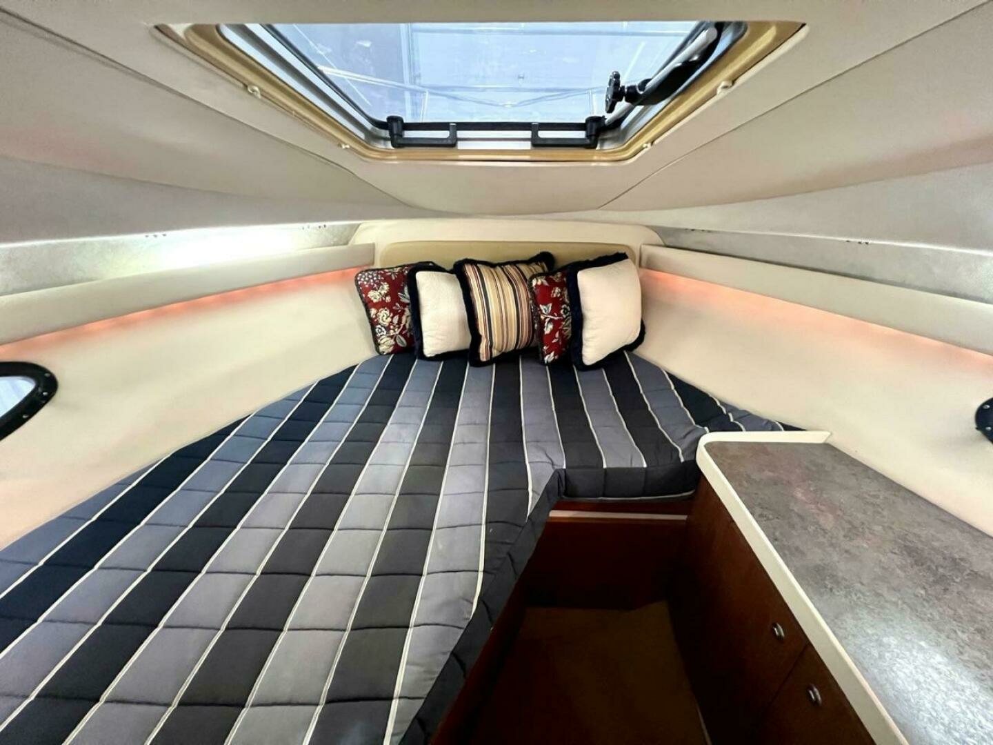 1988 Tiara Sport 310 Sport Cruiser - Image 16