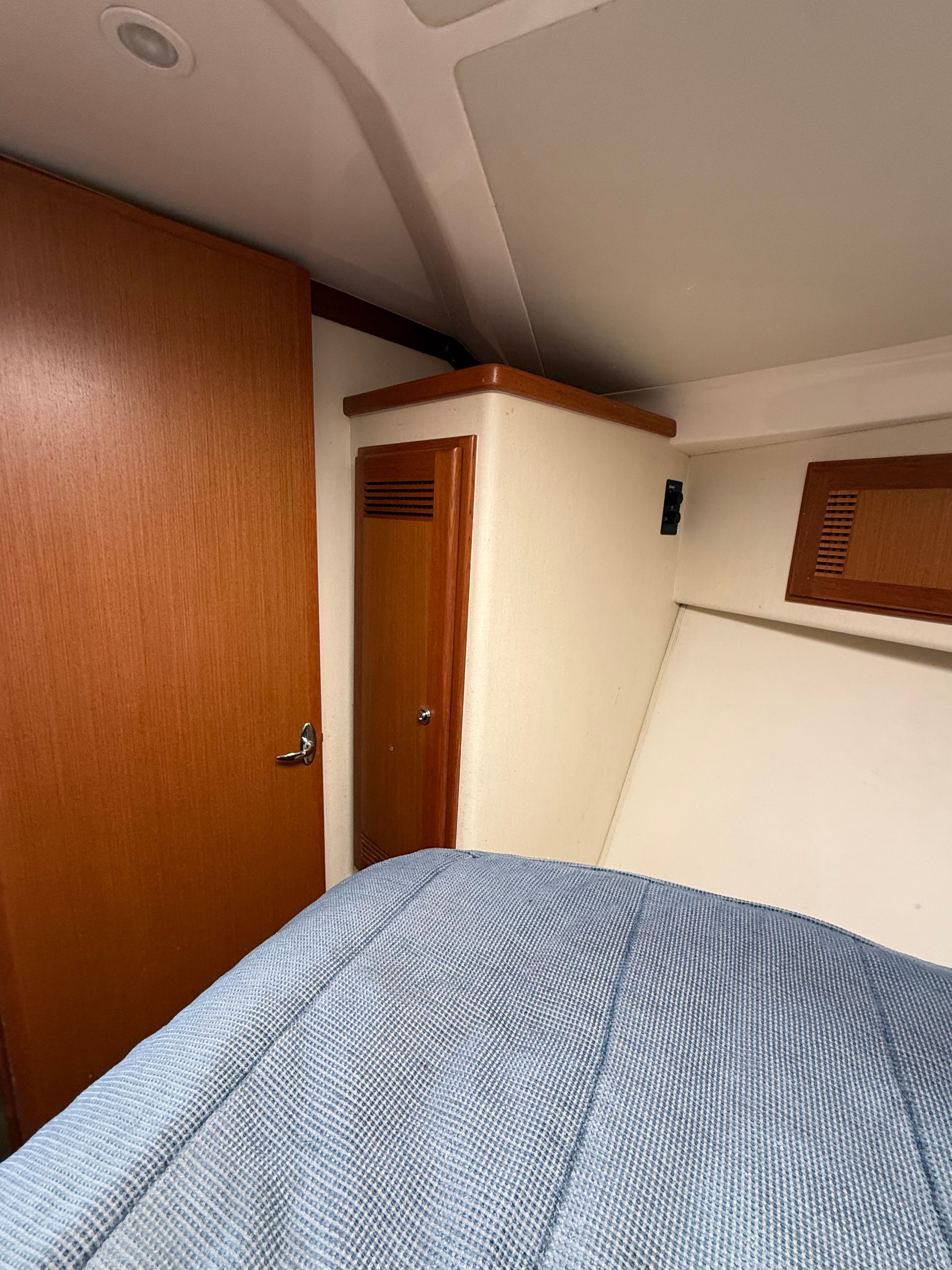 2005 Cabo 35 Flybridge Sportfisher - 20