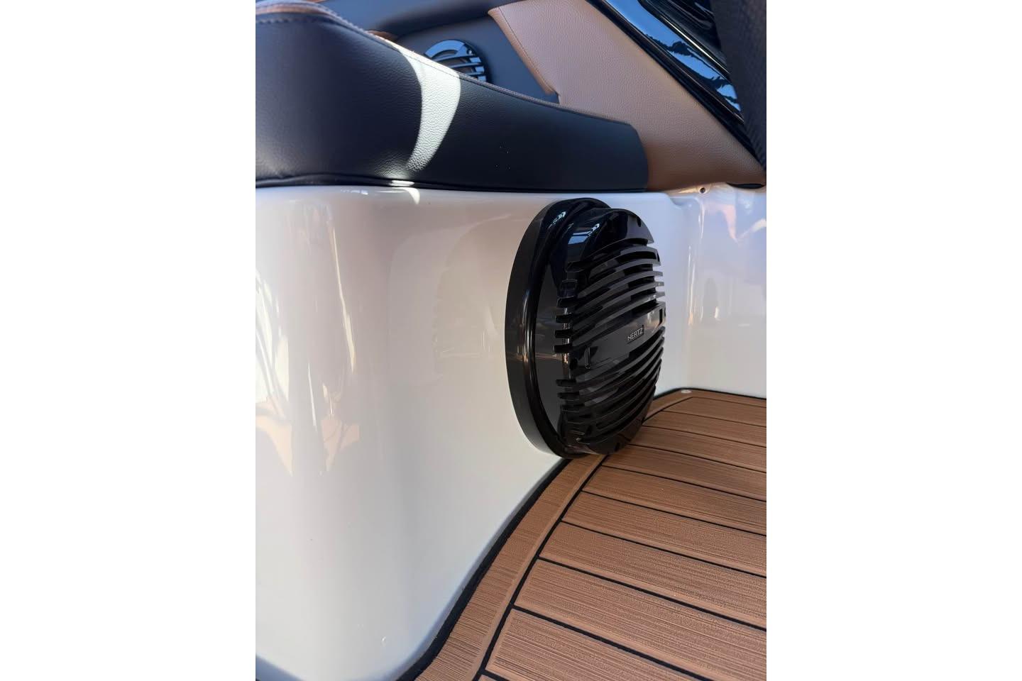 2026 Yamaha Boats 252SD interior speaker detail on sleek, modern deck.