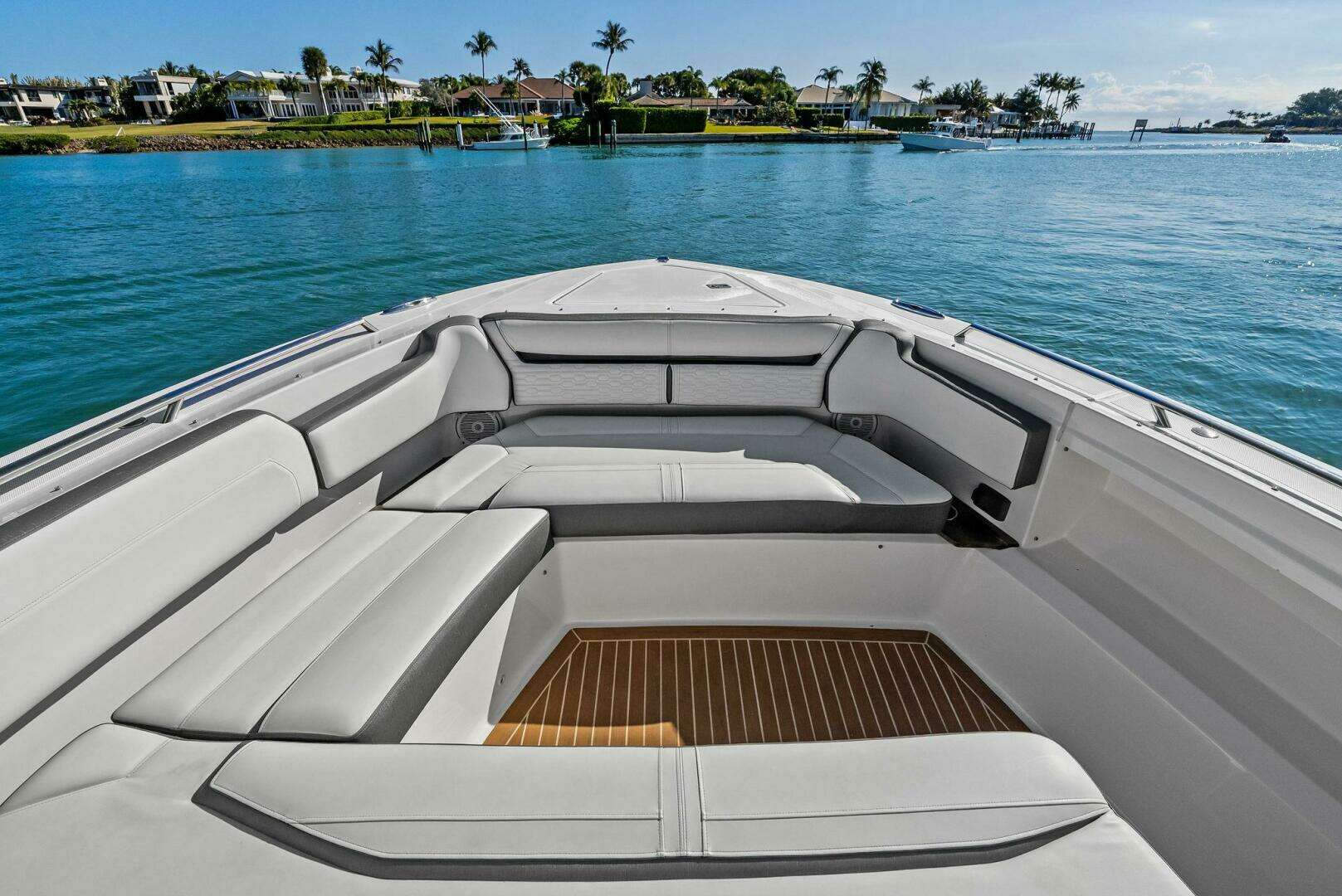 2019 Tiara Yachts 38 LS - Image 10