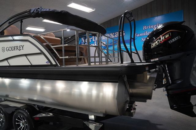 2027 Godfrey Marine Monaco 235 SFL 27" Impact Center Tube Package - 8