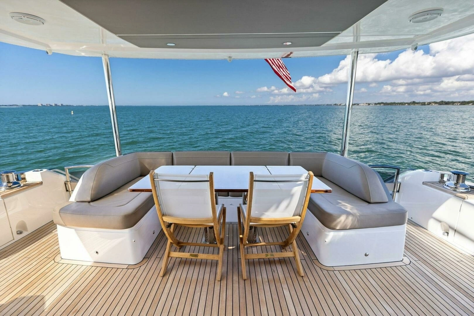 2018 Princess Y75 Motor Yacht - Image 6