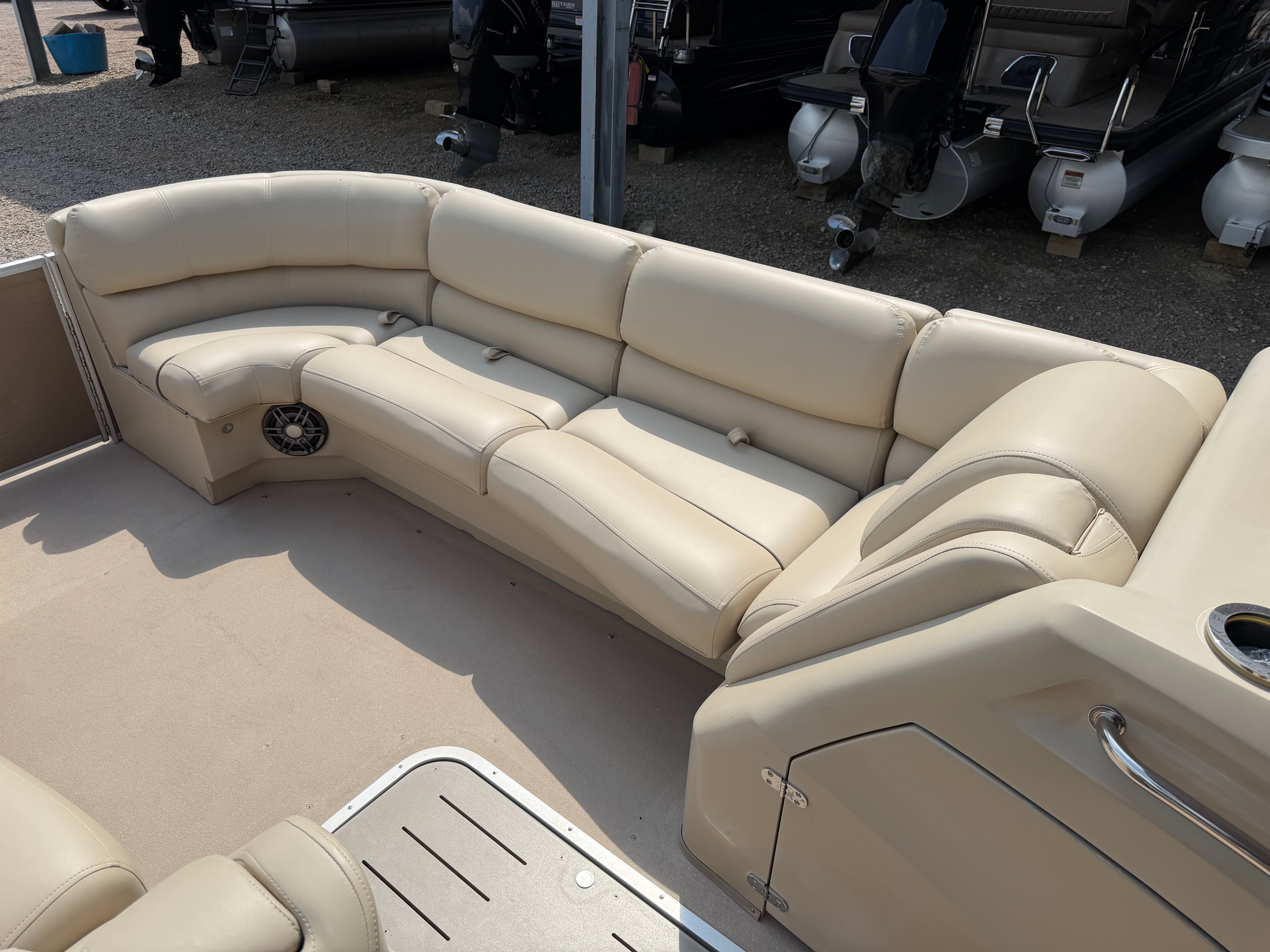 2011 BENNINGTON 2550 RCL - Image 12