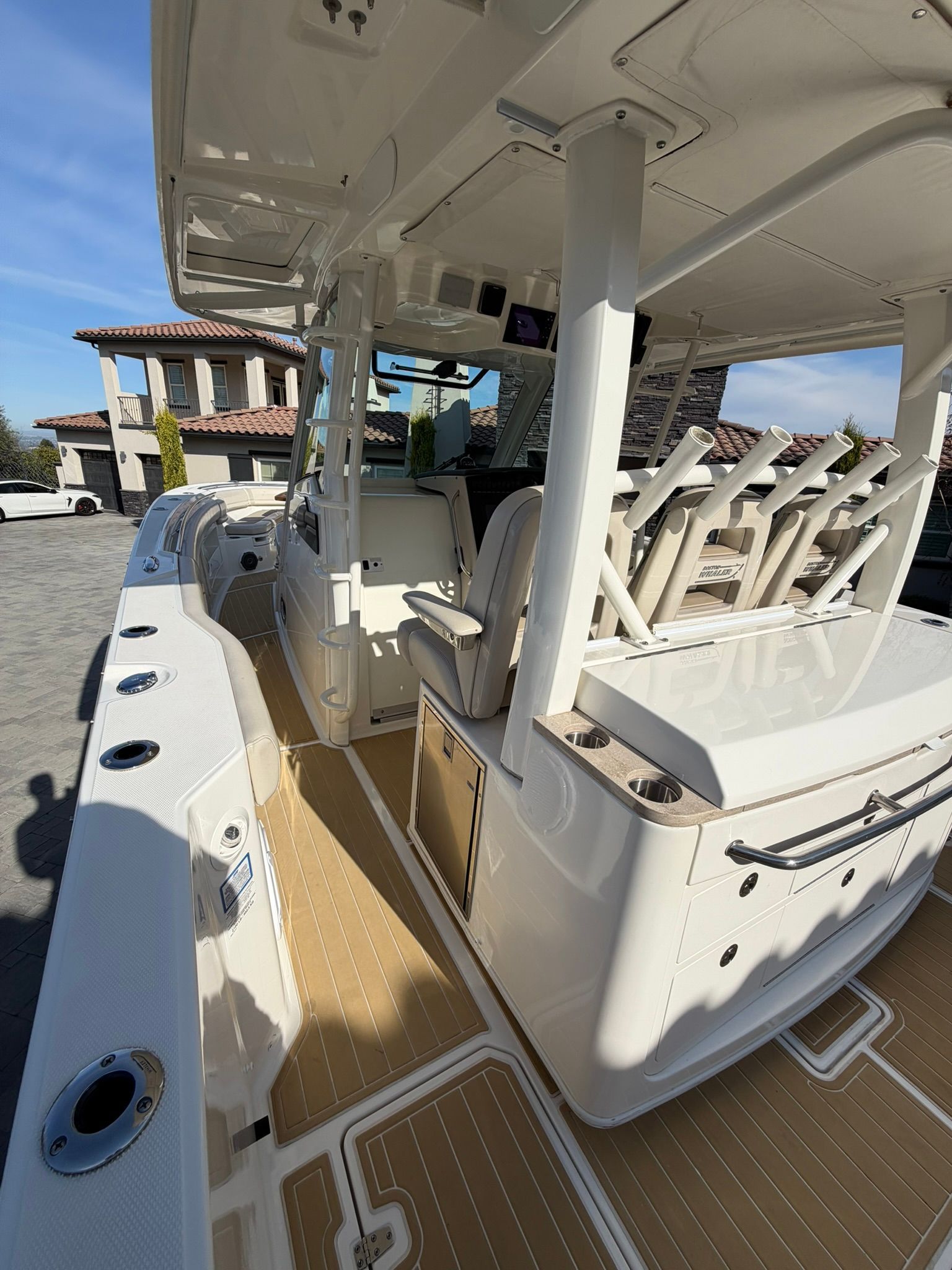 2018 Boston Whaler 380 Outrage - 40