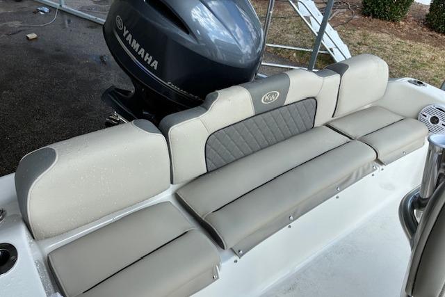 Key West 189 FS 2026 boat with Yamaha engine and cushioned seats.