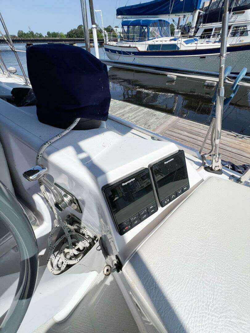 2019 Catalina 425 - Image 5